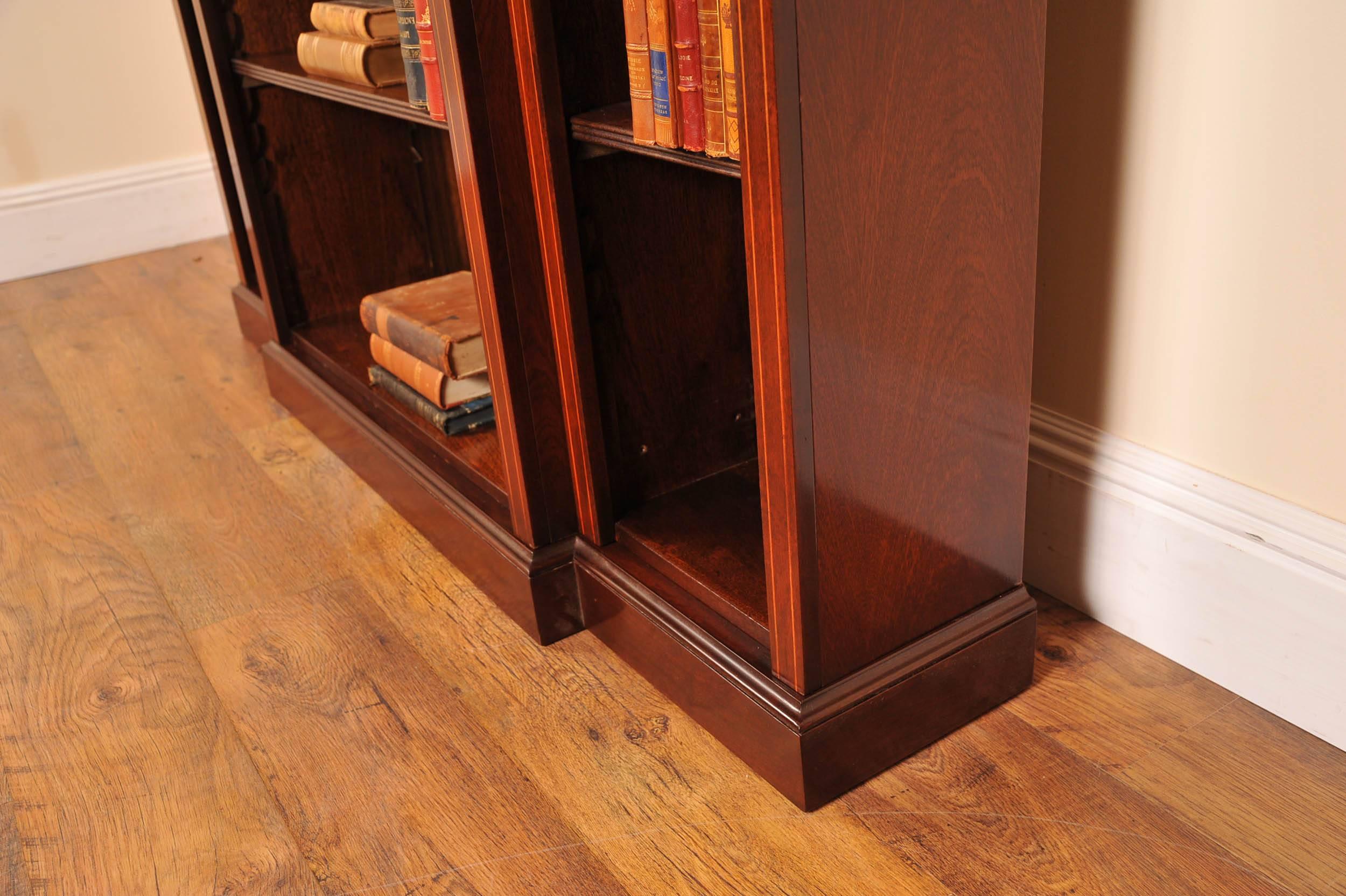 English Sheraton Style Open Breakfront Bookcase In Good Condition For Sale In Potters Bar, Herts