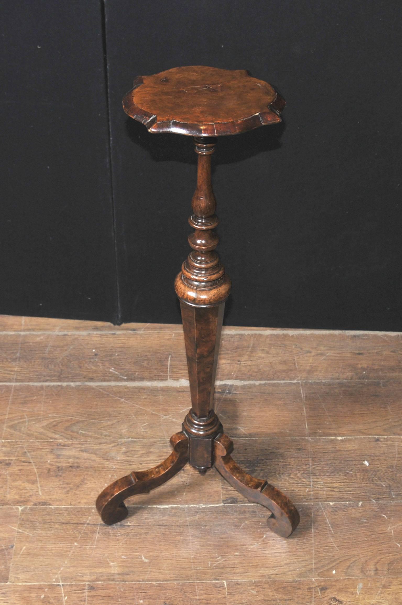 Gorgeous antique William and Mary pedestal stand in walnut.
Love the elegant shape and design to this collectors piece.
Great piece for displaying a bust or vase on.
We date this antique to, circa 1860.
Offered in great condition, ready for home