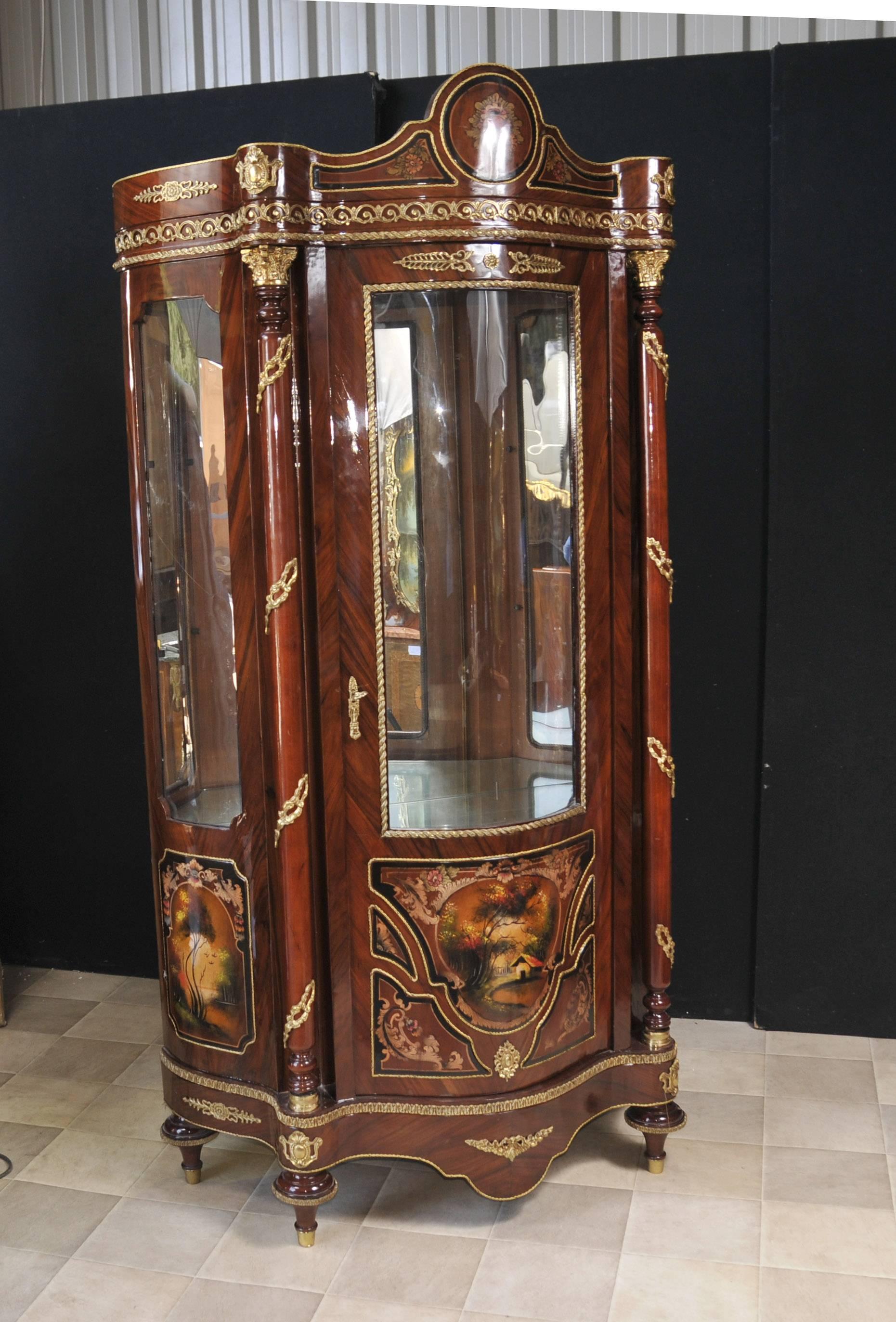 Gorgeous French Louis XVI style display cabinet in kingwood and mahogany.
Good size to this with mirrored interior perfect for displaying all your trinkets and decorative pieces.
Painted sections very intricate including cabinet doors with rustic