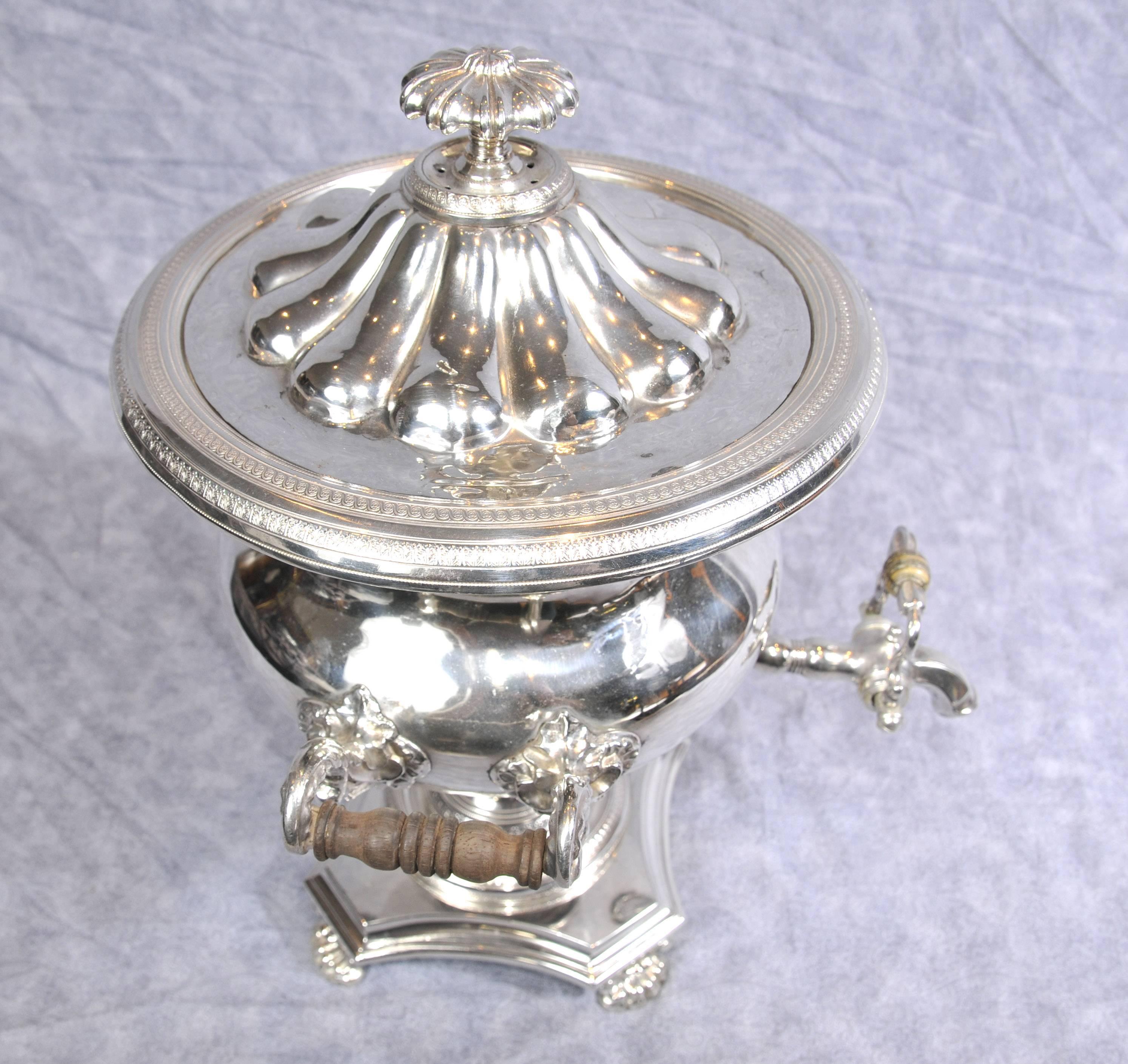 Antique English Silver Plate Samovar Tea Coffee Urn Sheffield Silver Plate In Good Condition For Sale In Potters Bar, Herts