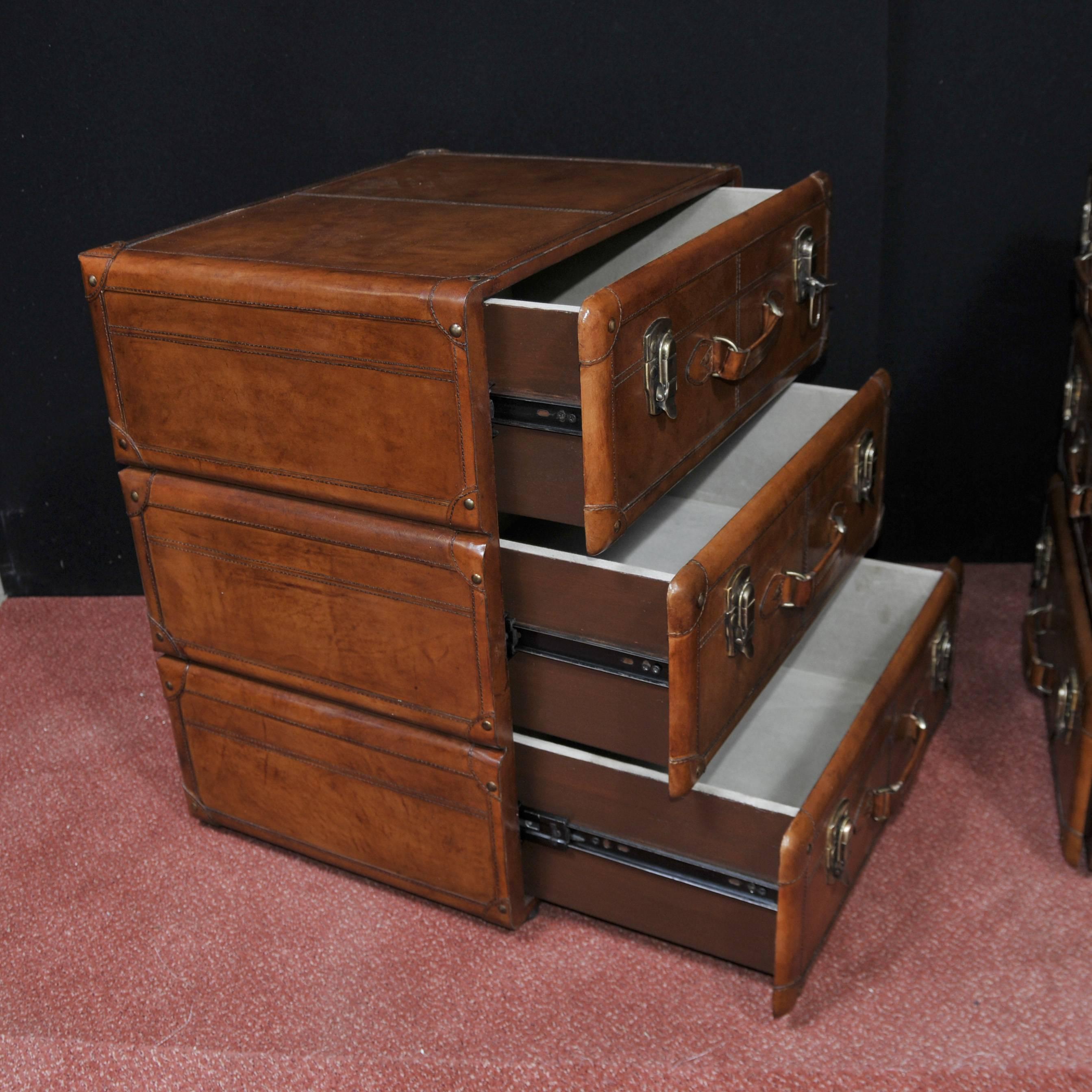 Fantastic pair of English leather Campaign furniture bedside chests - or nightstands.
Such a great look for these, really will work in any interior and bring the whole room up a notch.
Love the design which looks like three suite cases stacked on