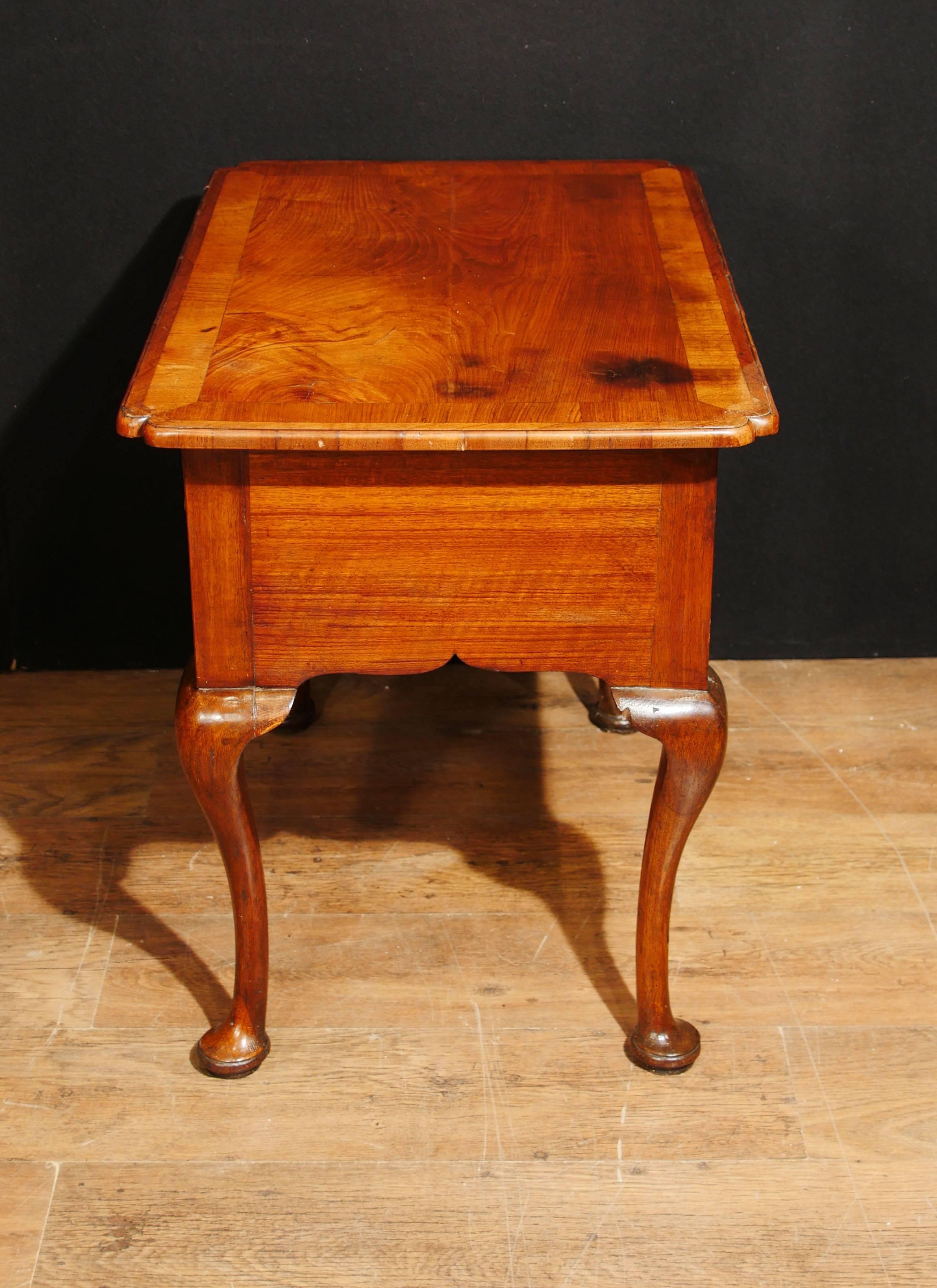 Antique Walnut Queen Anne Low Boy Console Table, 1710 In Good Condition For Sale In Potters Bar, Herts