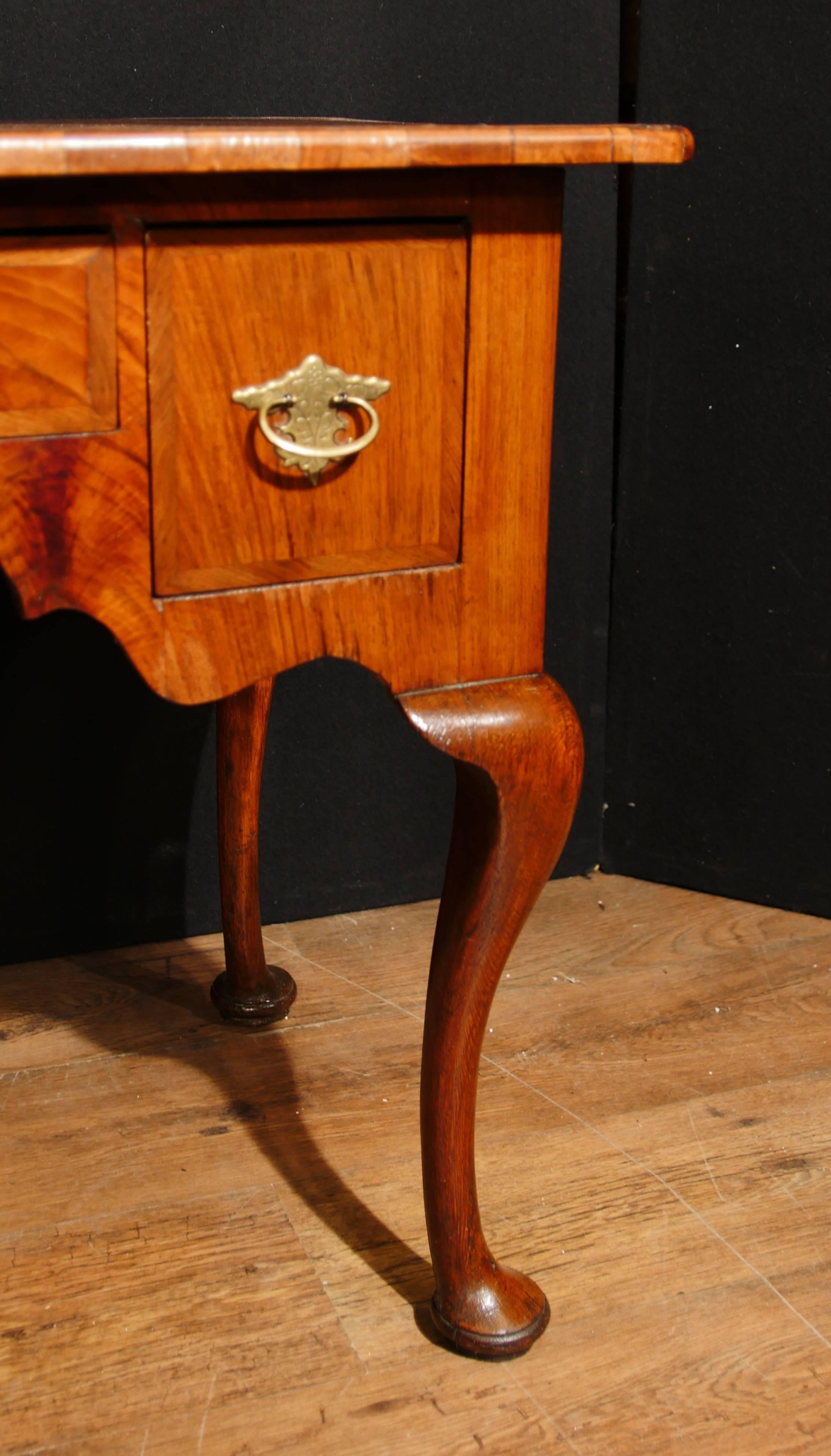Early 18th Century Antique Walnut Queen Anne Low Boy Console Table, 1710 For Sale