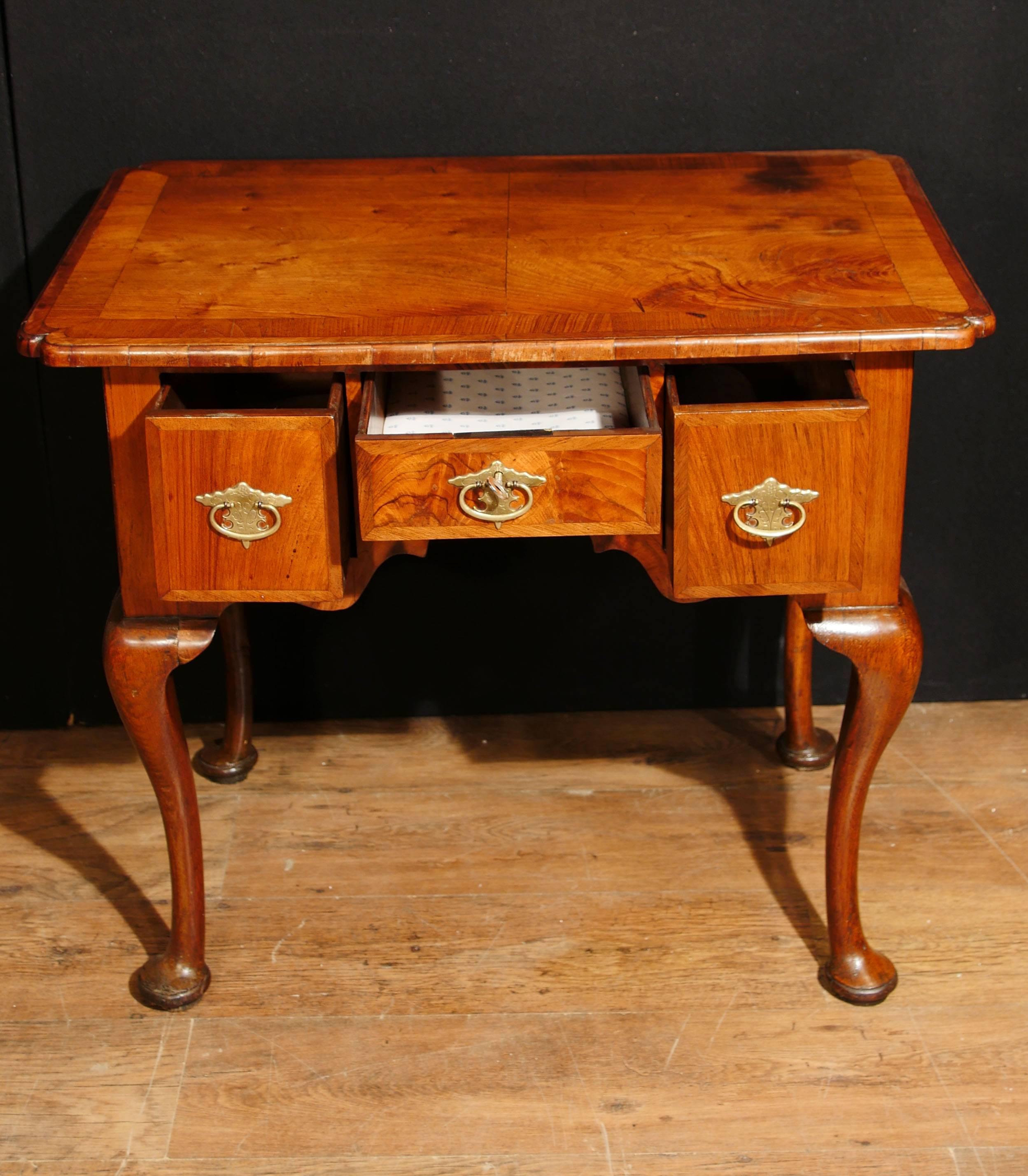 Antique Walnut Queen Anne Low Boy Console Table, 1710 For Sale 2