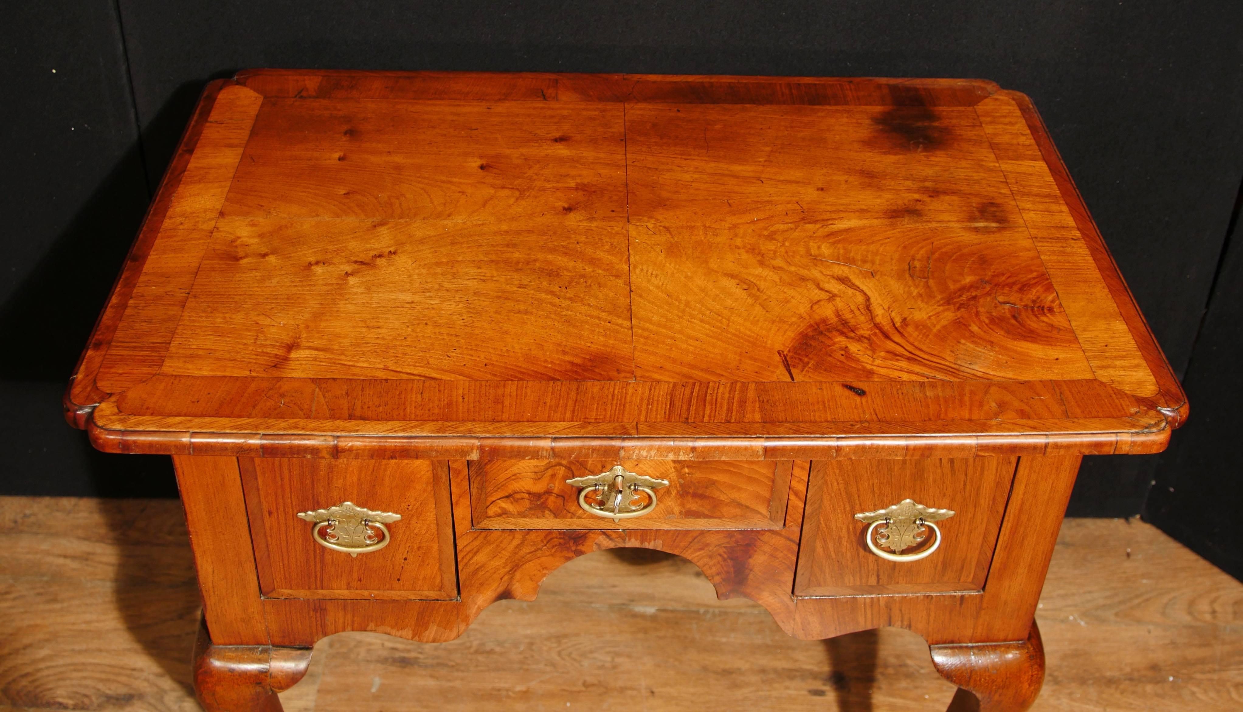 Antique Walnut Queen Anne Low Boy Console Table, 1710 For Sale 6