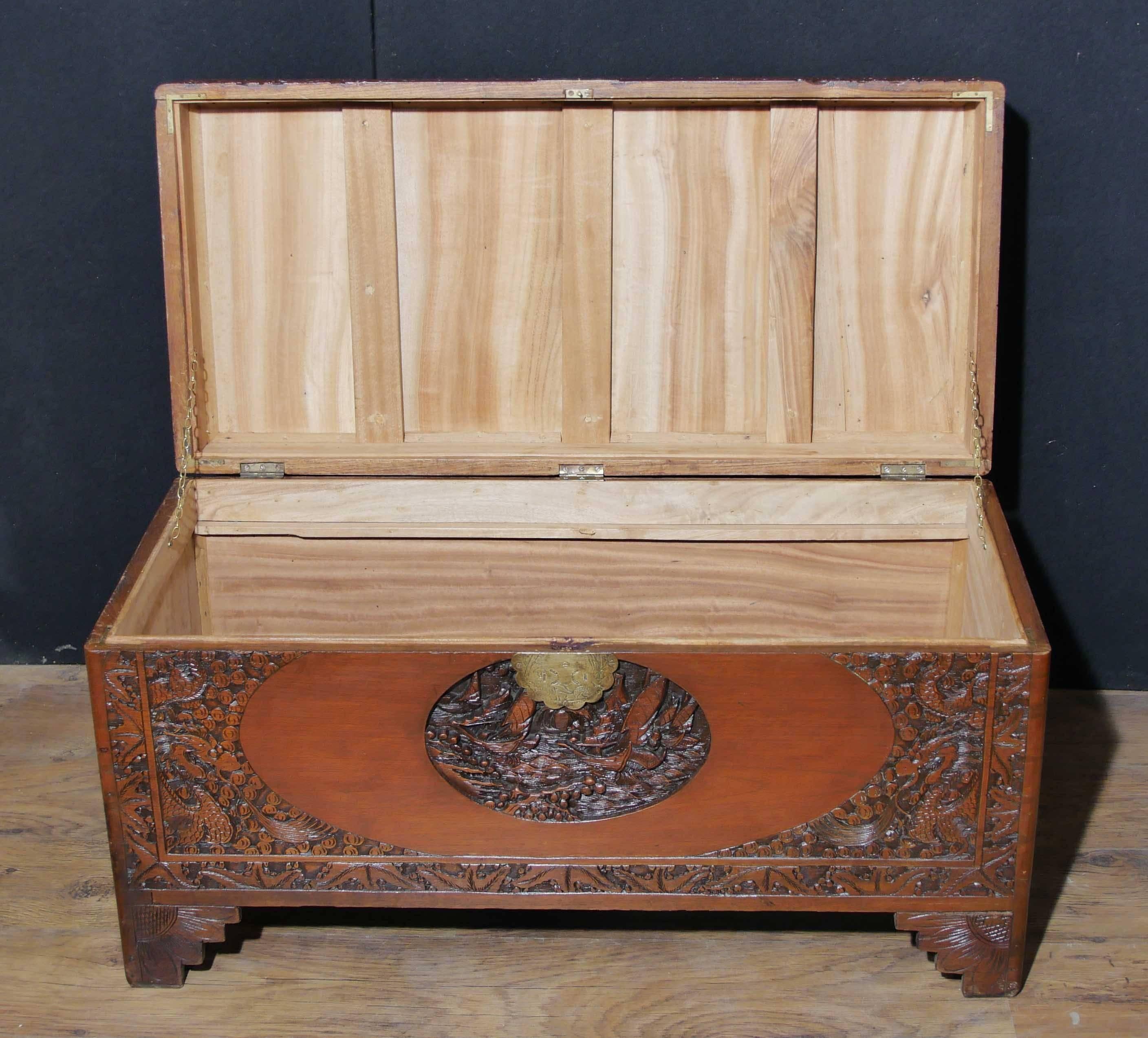 Antique Chinese Carved Camphor Wood Chest Luggage Trunk Table In Good Condition For Sale In Potters Bar, Herts