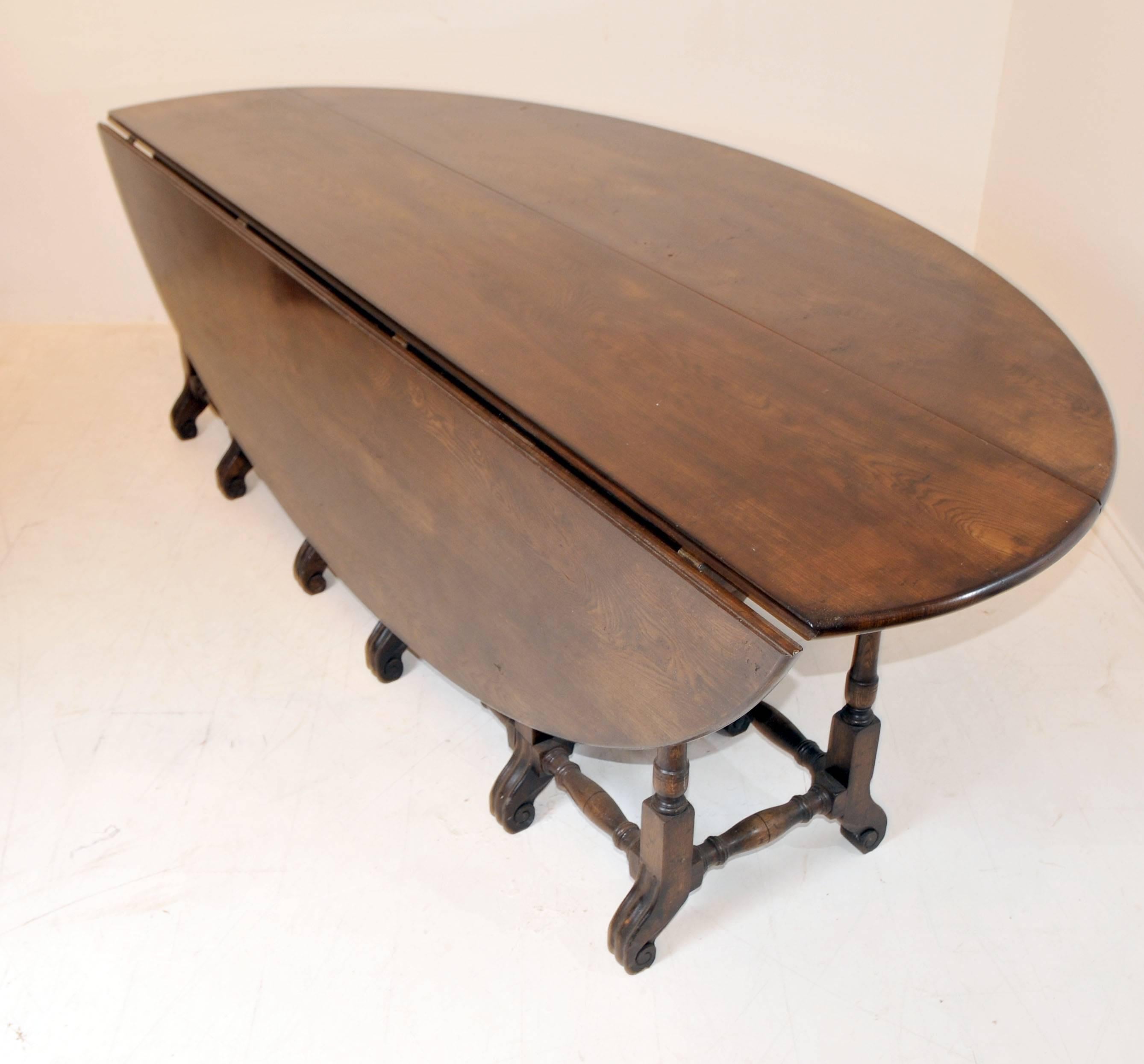 Mid-20th Century Large Victorian Style Oak Wakes Oval Table Extending Refectory For Sale