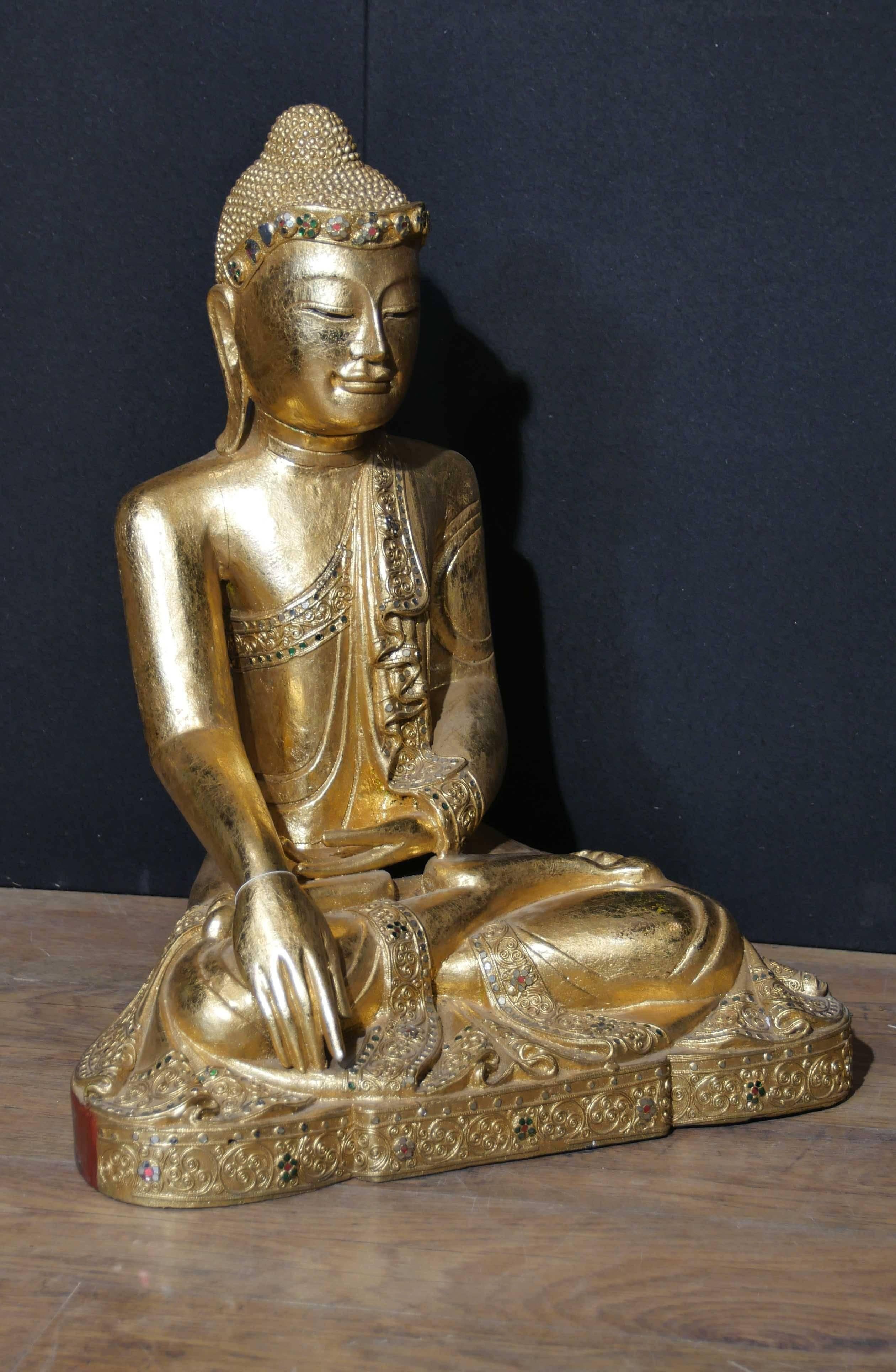 Wonderful antique Burmese Buddha statue in giltwood.
Classic meditation or Dhyanasana pose.
Piece has been hand-carved and gilded for that gold color.
Headress adorned in colored stones.
Such a charming interiors piece, every interior designers