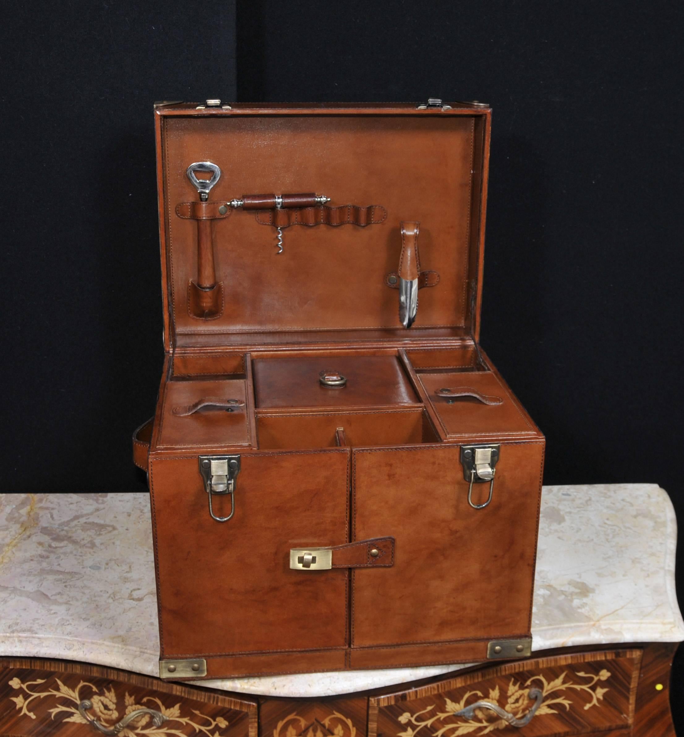 English Leather Hamper Wine Champagne Trunk Box Campaign Furniture For Sale 1