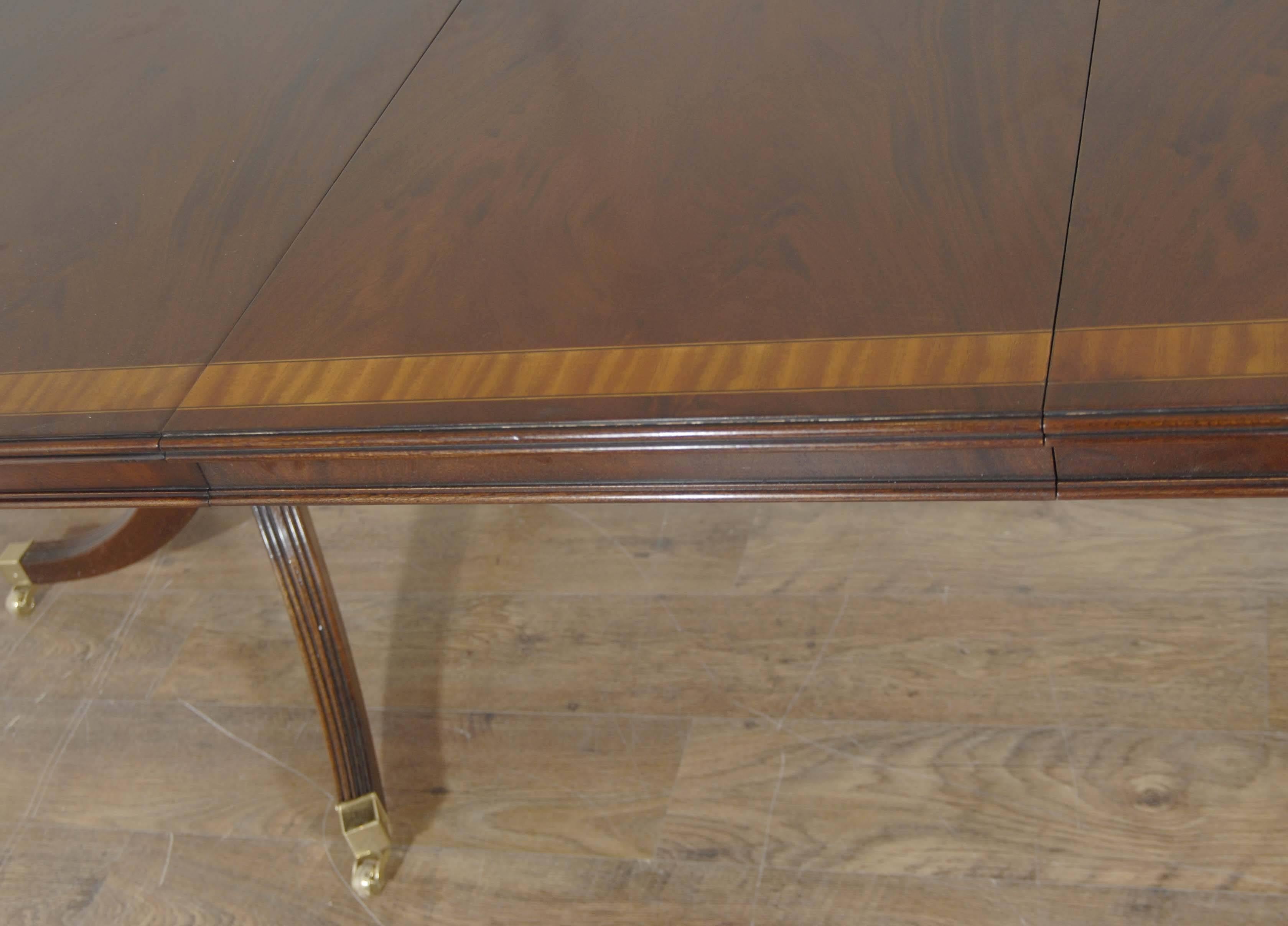 Regency Style Triple Pedestal Dining Table Seats 14 In Good Condition For Sale In Potters Bar, Herts