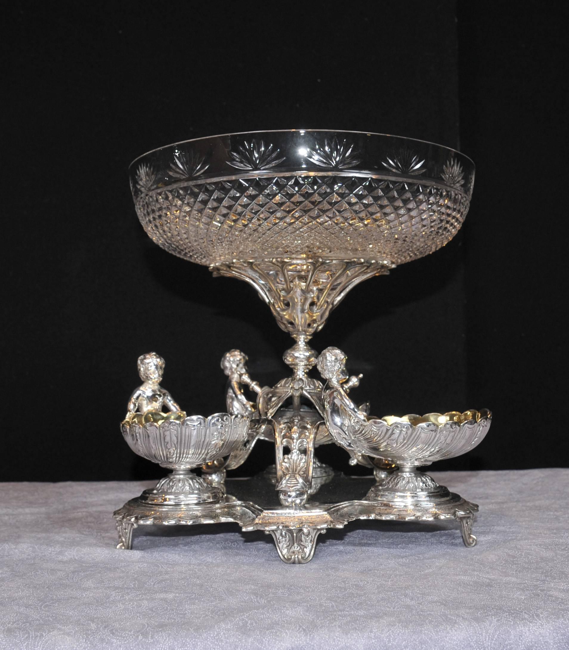 Pair Sheffield Silver Plate Cherub Glass Bowl Comports Dippers Centrepiece In Good Condition For Sale In Potters Bar, Herts