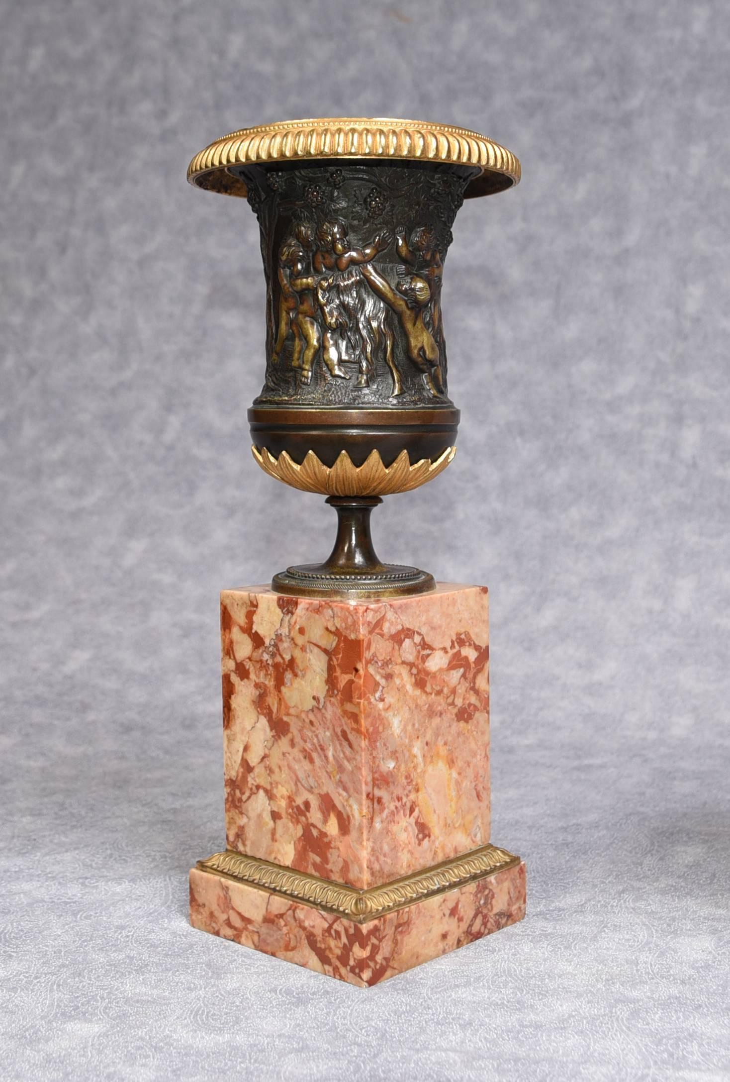 Pair of Italian Grand Tour Bronze Campana Urns on Marble Pedestal Bases, 1900 For Sale 2
