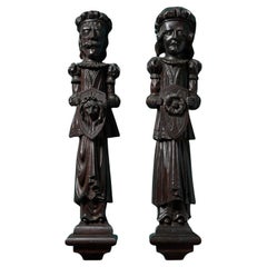 Paar antike geschnitzte Eichenholzfiguren aus dem 18. Jahrhundert