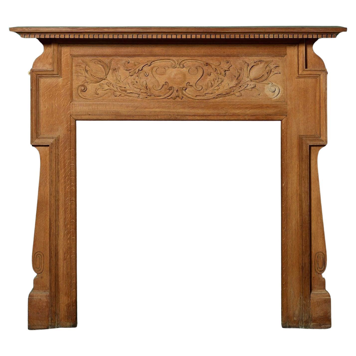 Cheminée ancienne Art Nouveau en chêne