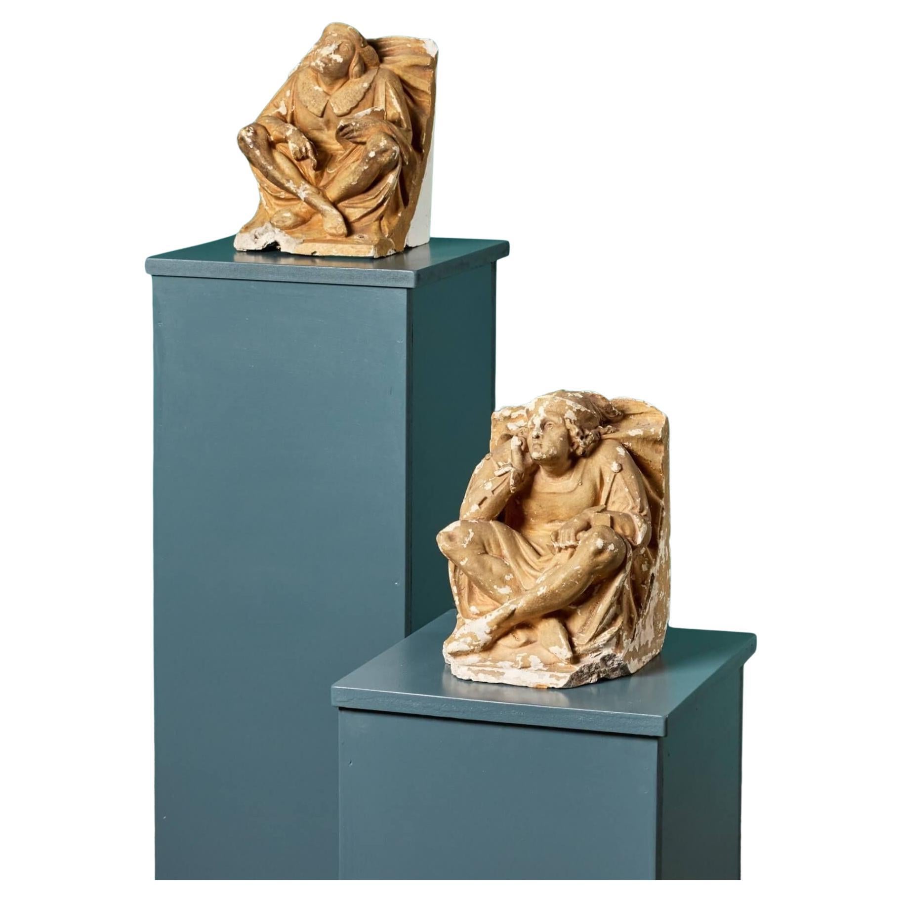 Paire de figurines décoratives victoriennes en plâtre en forme de corbeau