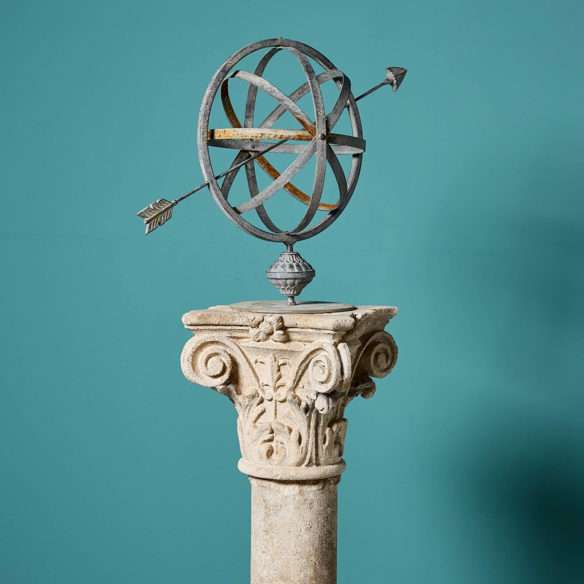 Anglais Cadran solaire armillaire récupéré sur The Pedestal en pierre calcaire en vente