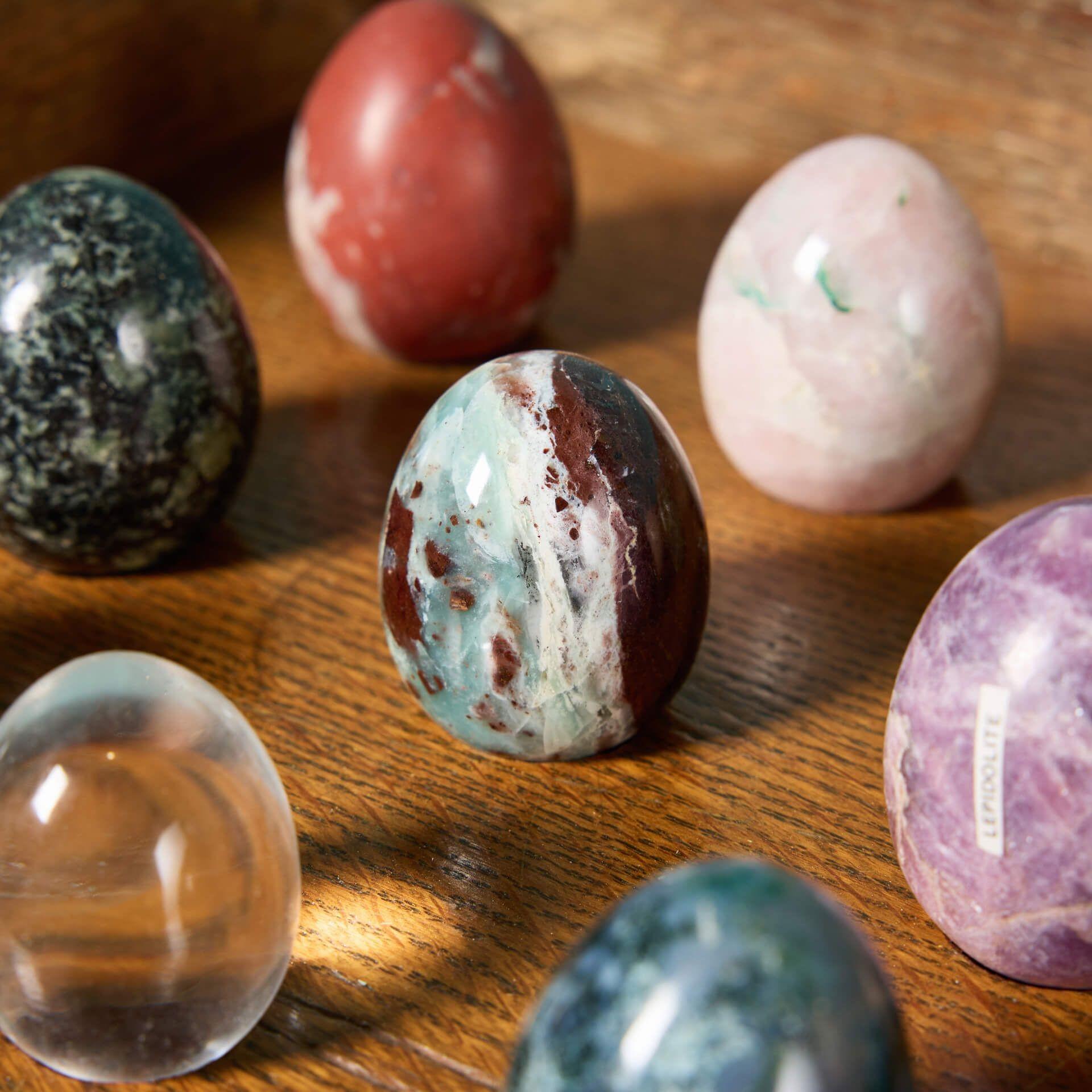 Collection of Polished Hardstone Mineral Display Eggs In Fair Condition For Sale In Wormelow, Herefordshire
