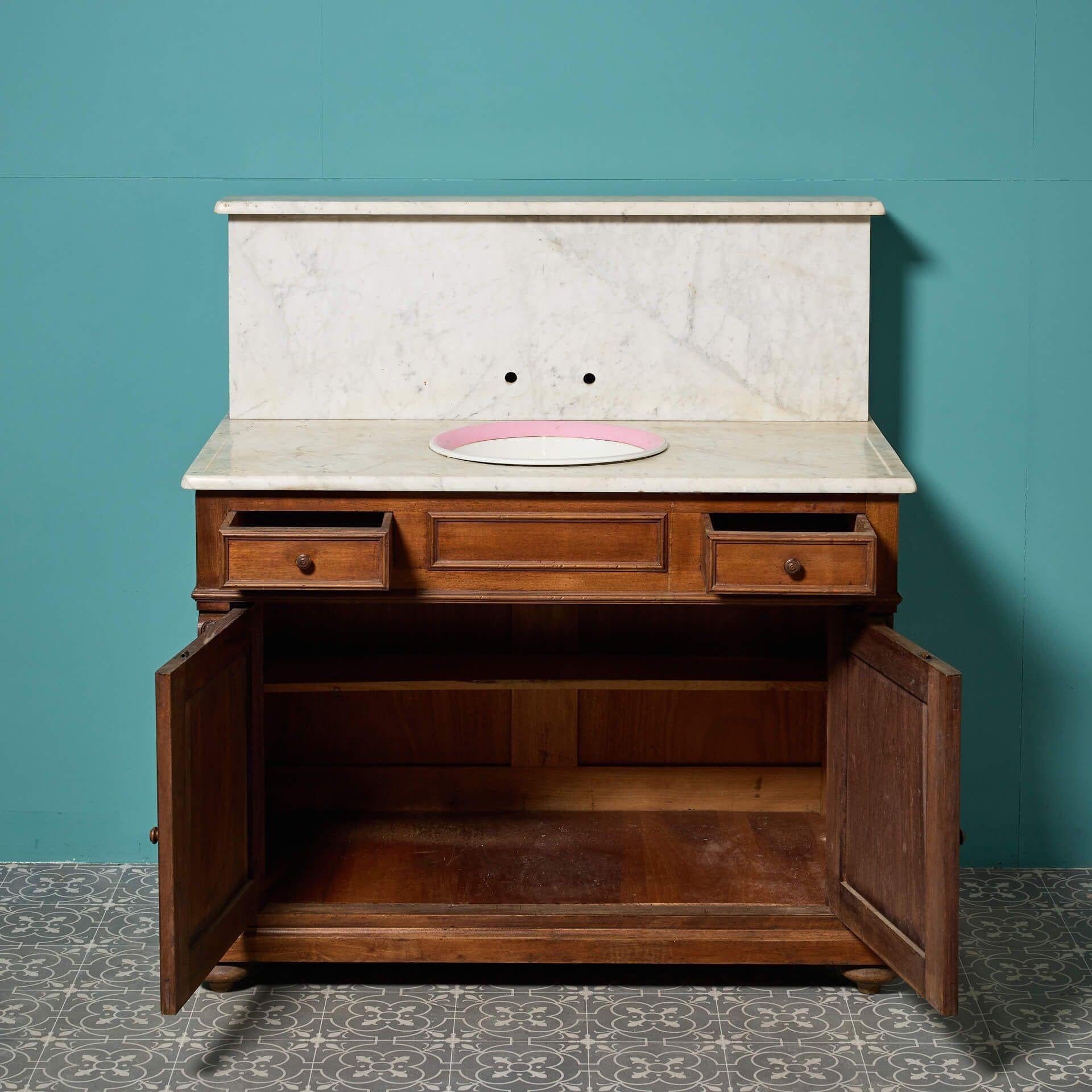 Francese Antico lavabo in marmo di Carrara in stile Luigi in vendita