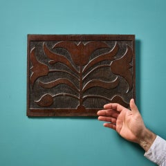Panel decorativo de roble con motivos florales de estilo antiguo