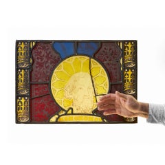 Panel de vidriera antigua que representa a un santo