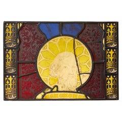 Panel de vidriera antigua que representa a un santo