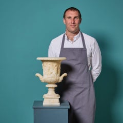 Urne antique en albâtre de style néoclassique, sculptée à la main