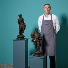 Par de figuras francesas del siglo XIX de terracota bronceada, de estilo renacentista