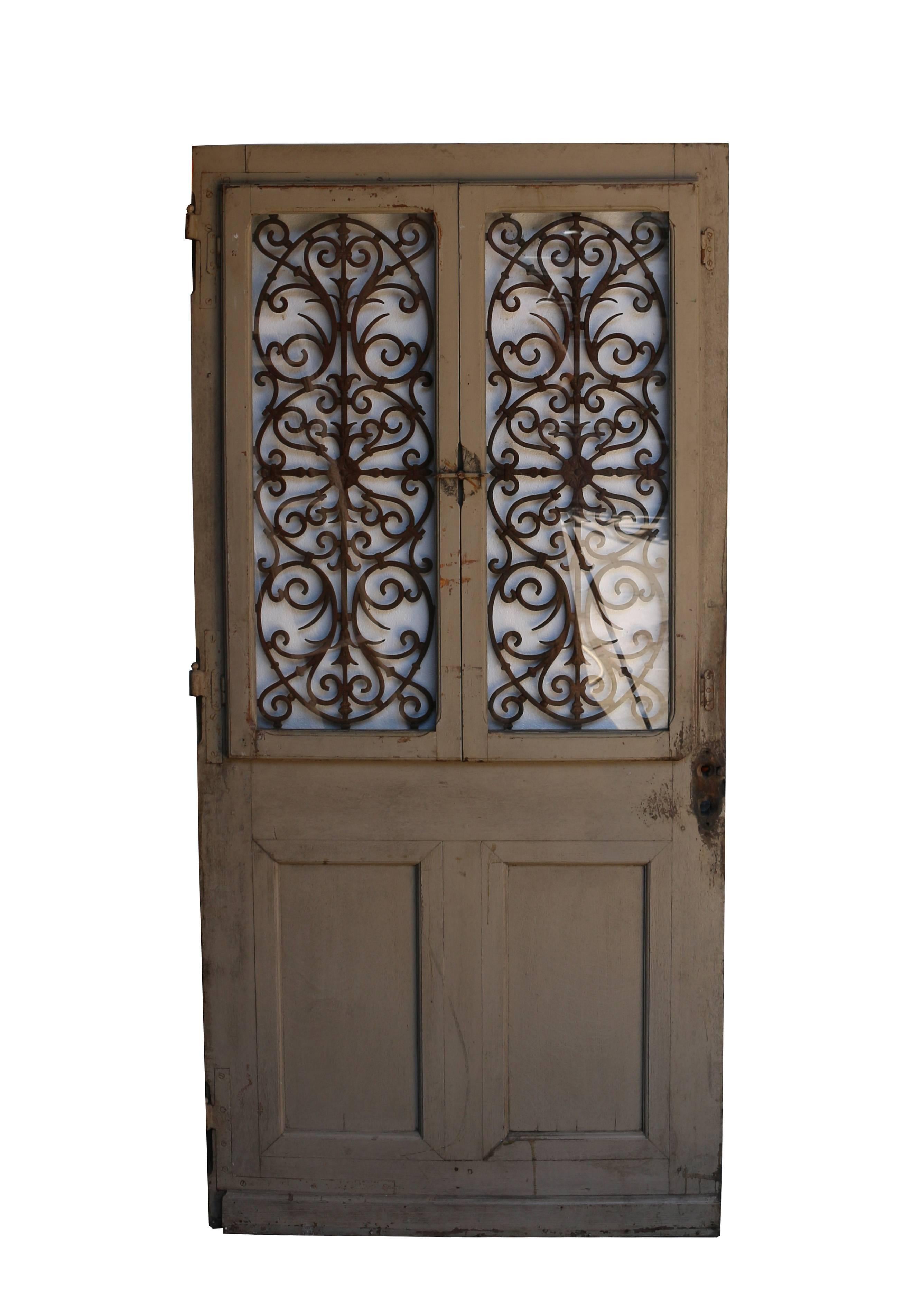 Excellent quality door with a great weathered and distressed paint look.