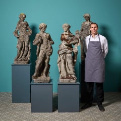 Lot de 4 statues en pierre reconstituée à l'aspect patiné représentant les arts