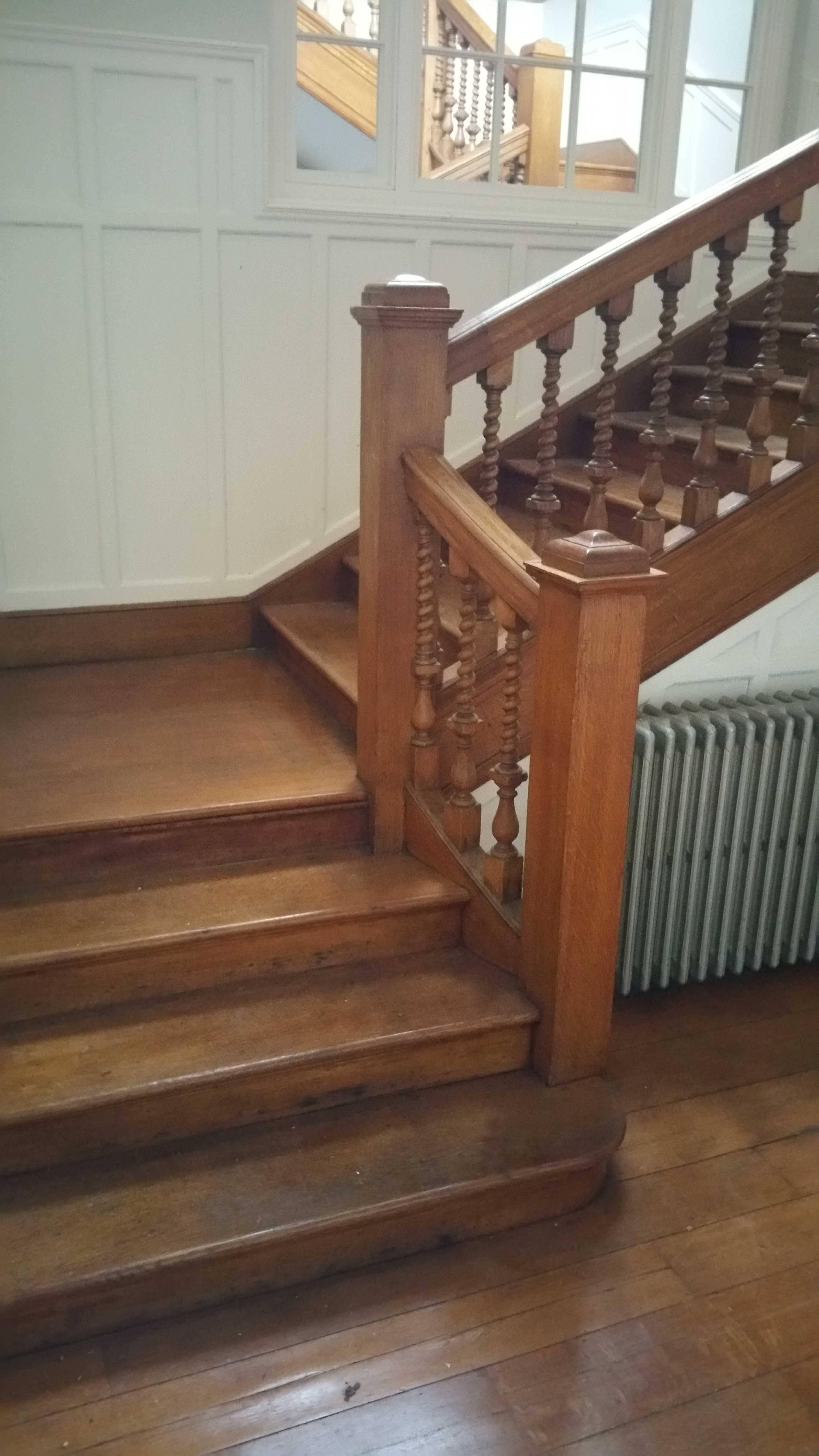 Removed from a large country house. This was the primary stairwell leading from the ground floor to the 1st floor. Spindles and handrail available only.
