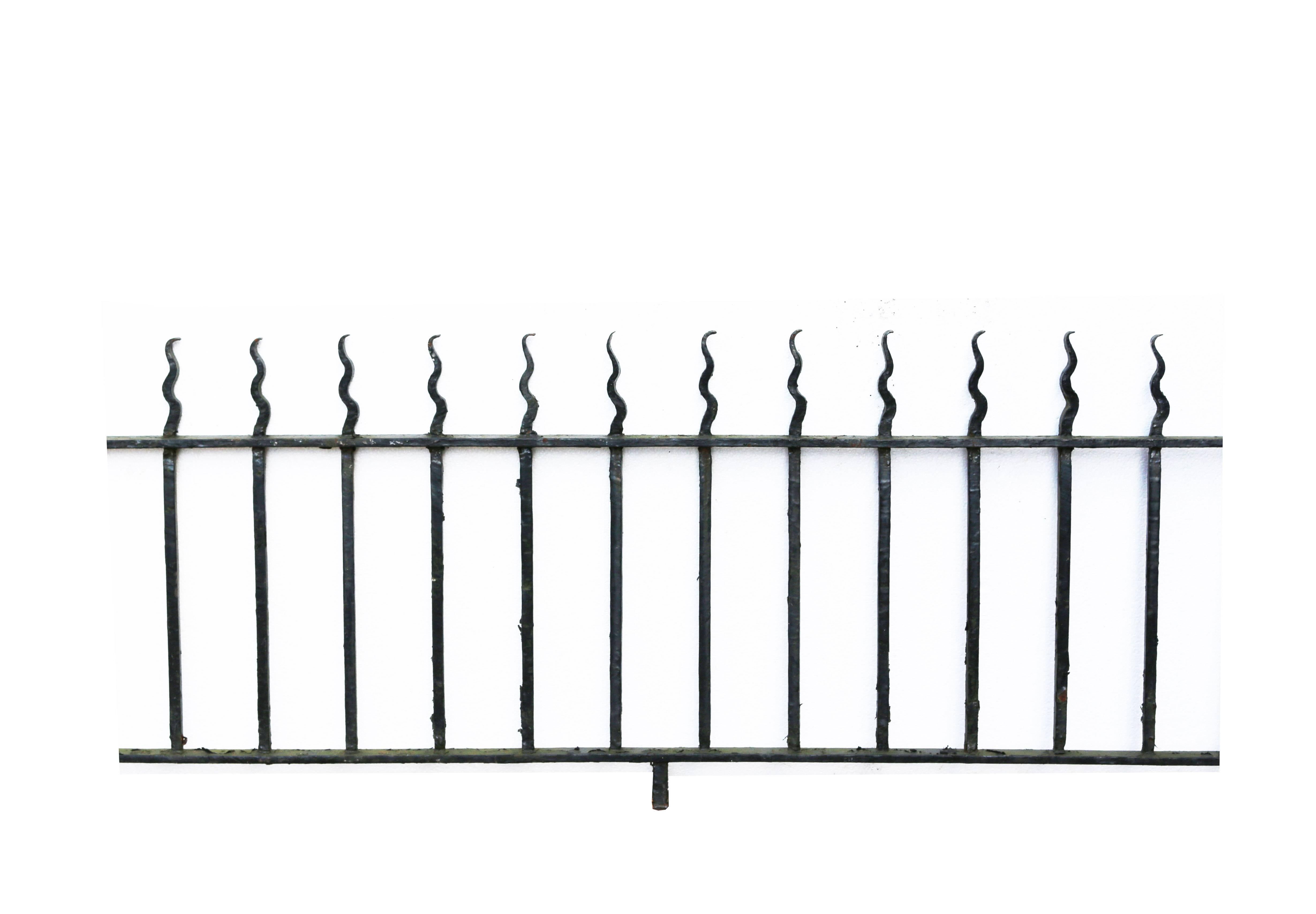 The gate includes a working latch.
Measurements listed are for the gate.
Railing:
Height 49cm
Length 184cm 242cm 302cm