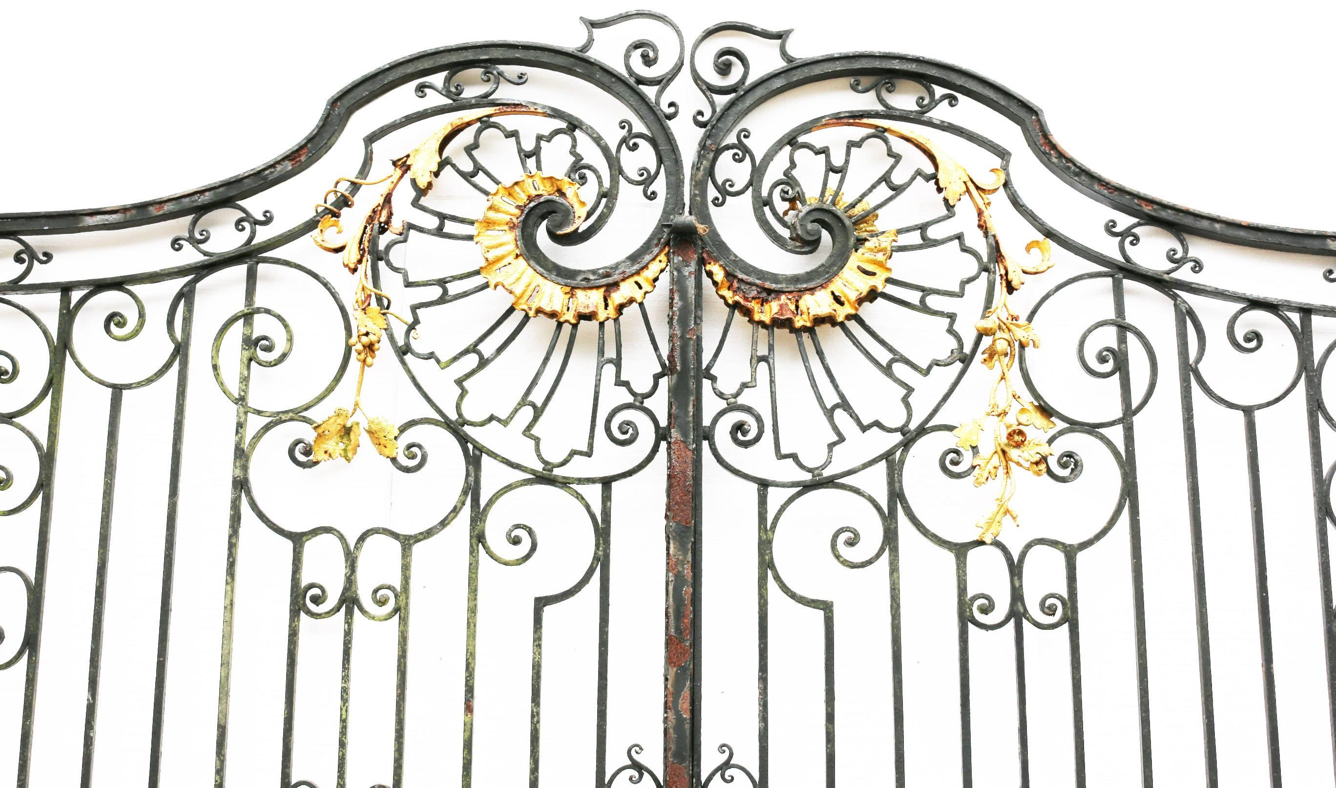 These impressive driveway gates are from the late 19th century. They are painted and gilded and in good structural condition. Small losses.

They do not include hinges or a working latch.
All widths are excluding hinges.
Measures: Width 11ft,