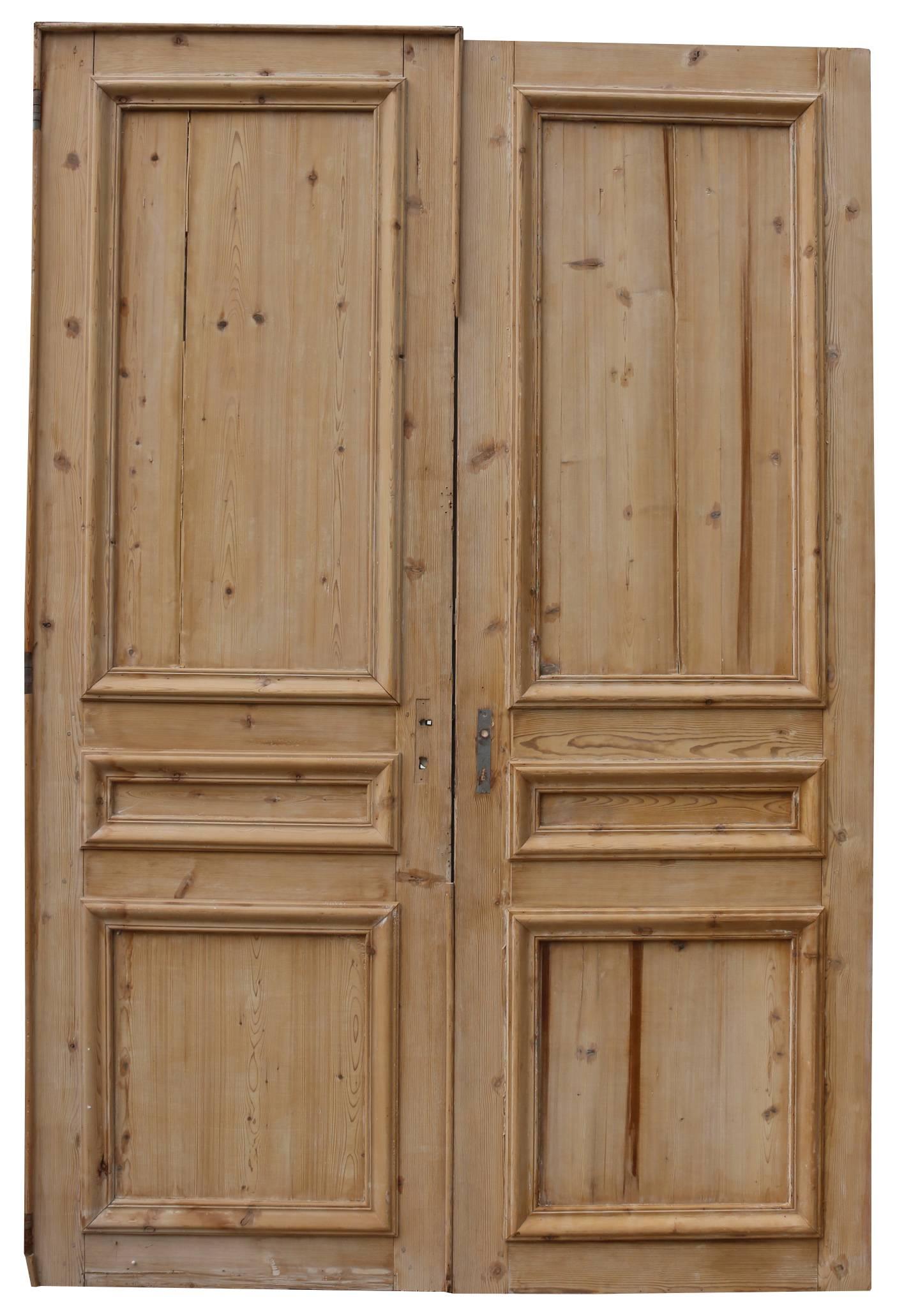 Pair of antique stripped pine French double doors. Measure: Weight 33 kg each
The width listed is for each door.