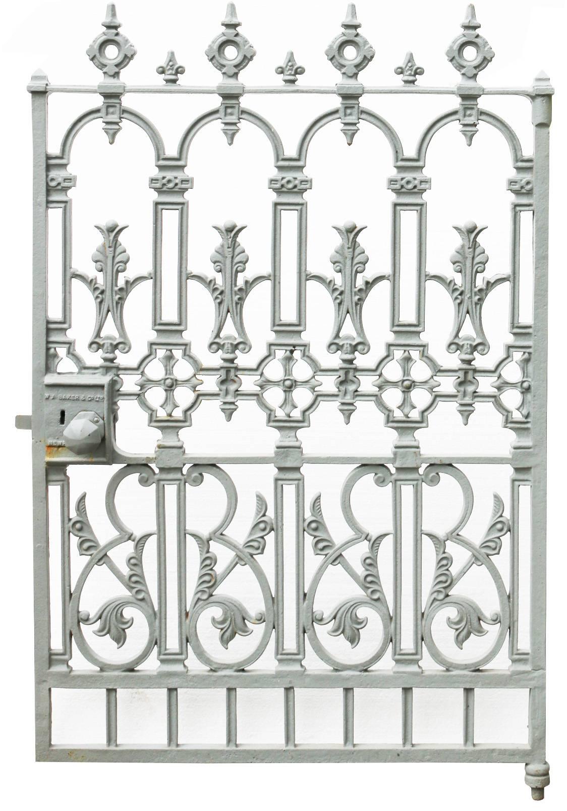 This gate has been shot blasted, primed and is ready to hang.
There are two original posts included.
Measure: Post height 151 cm (each)
The dimensions listed are for the gate.
Weight 110 kg.