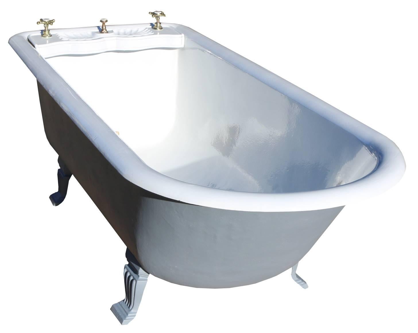 This bath has new vitreous enamel and has been fully restored. The bath is painted cream on the underside.
Measures: Weight 140 kg.