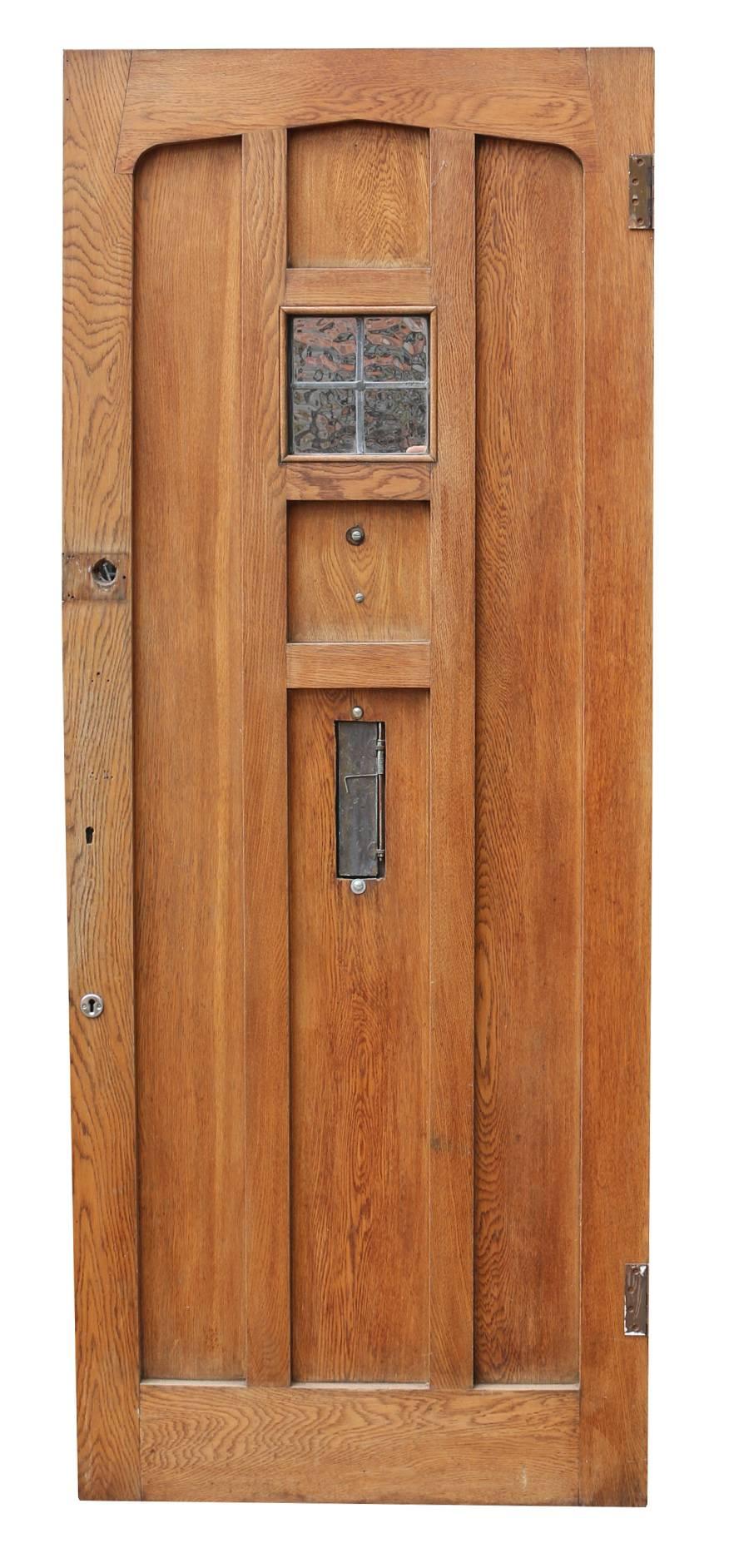 This door has a glass panel, letterbox and door knocker.
(Please note that glass is not insured in transit outside of the UK).