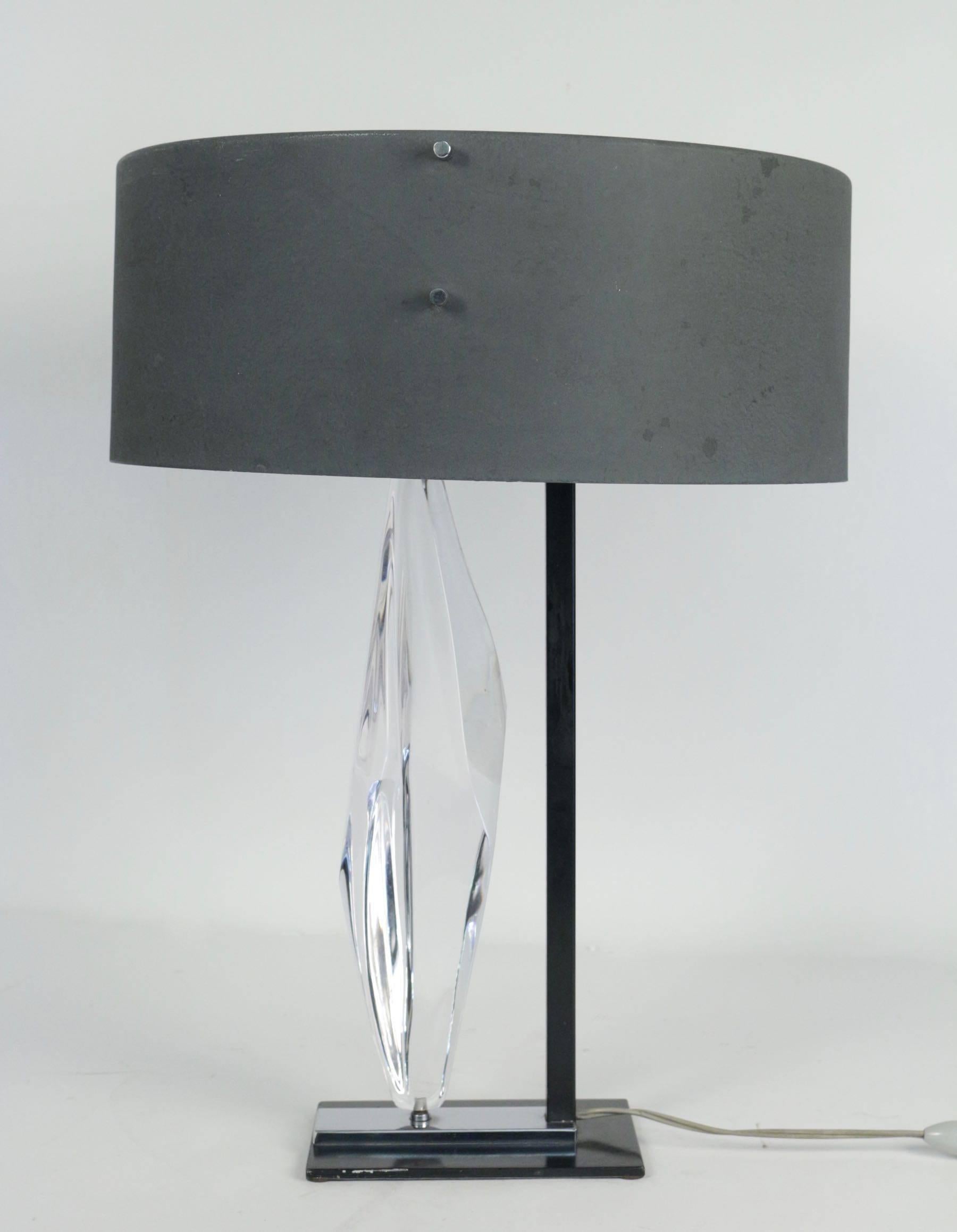Rare 1960s Daum table lamp.
Laquered metal and crystal.
Signed 