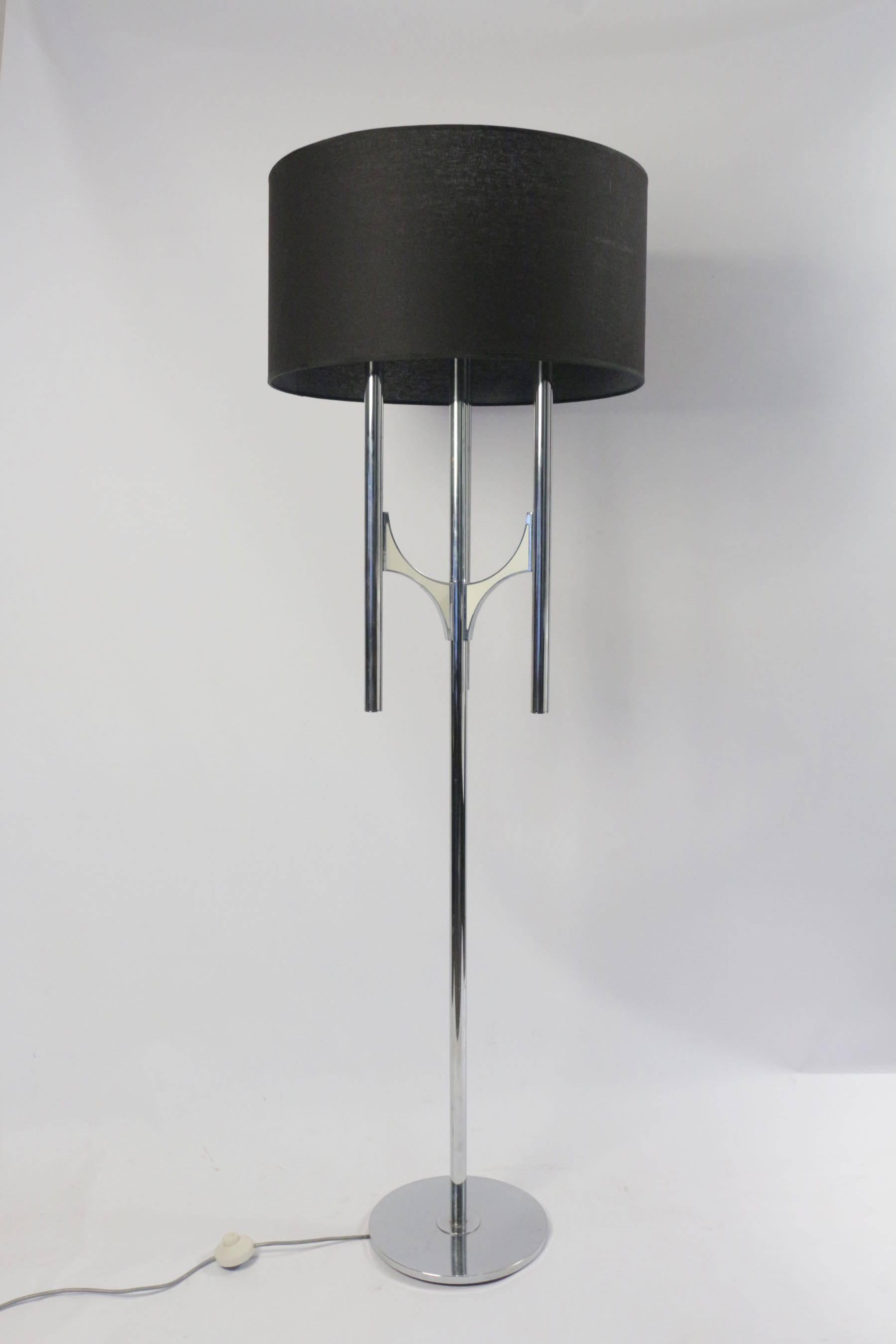 Gaetano Sciolari's chromed metal floor lamp composed of three lighting's arms.
Stamped under the base,
circa 1970.