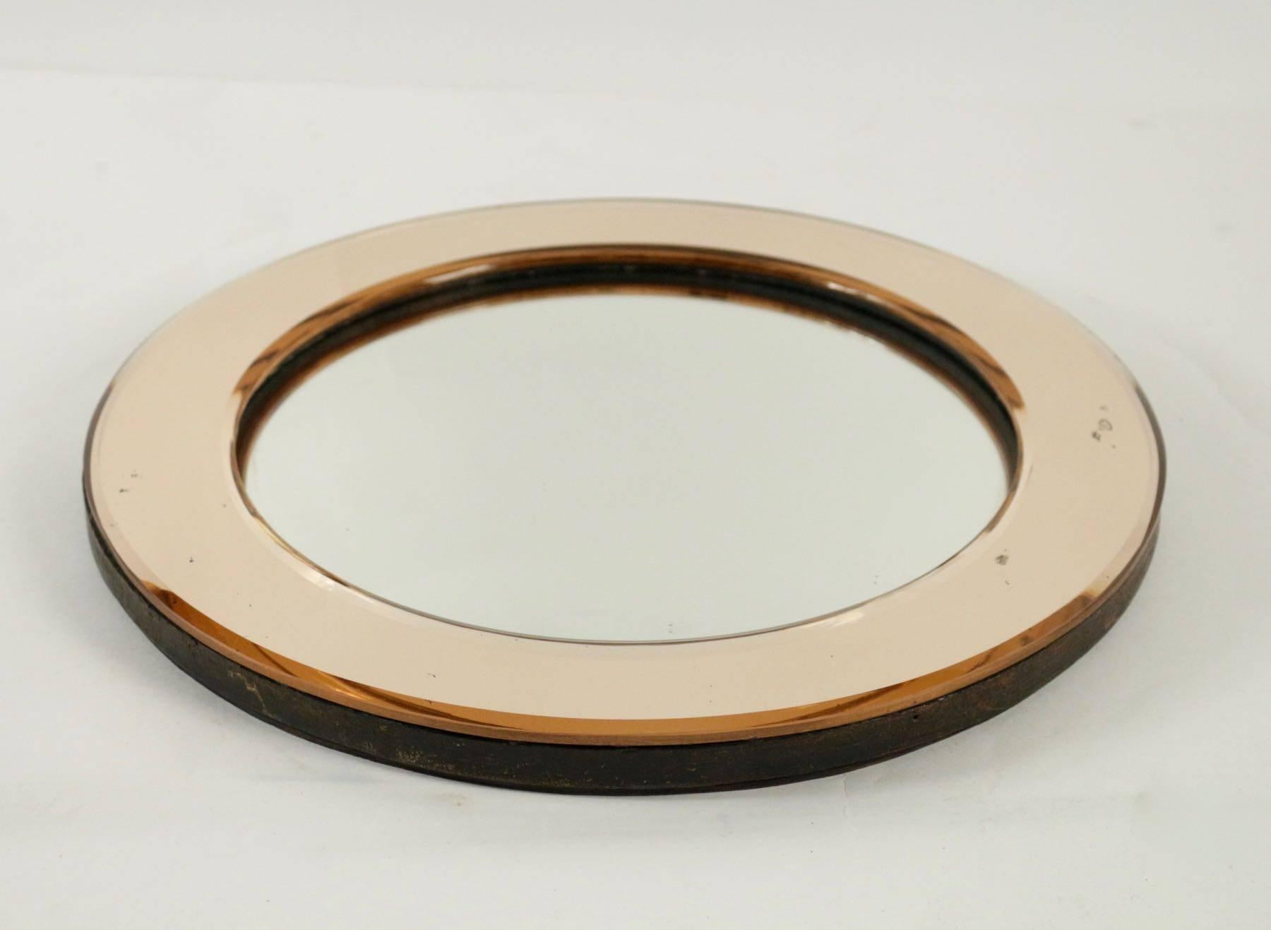 Round "Sorciere" mirror. Italian curved mirror,
circa 1940.
Diam. 39 cm.
  