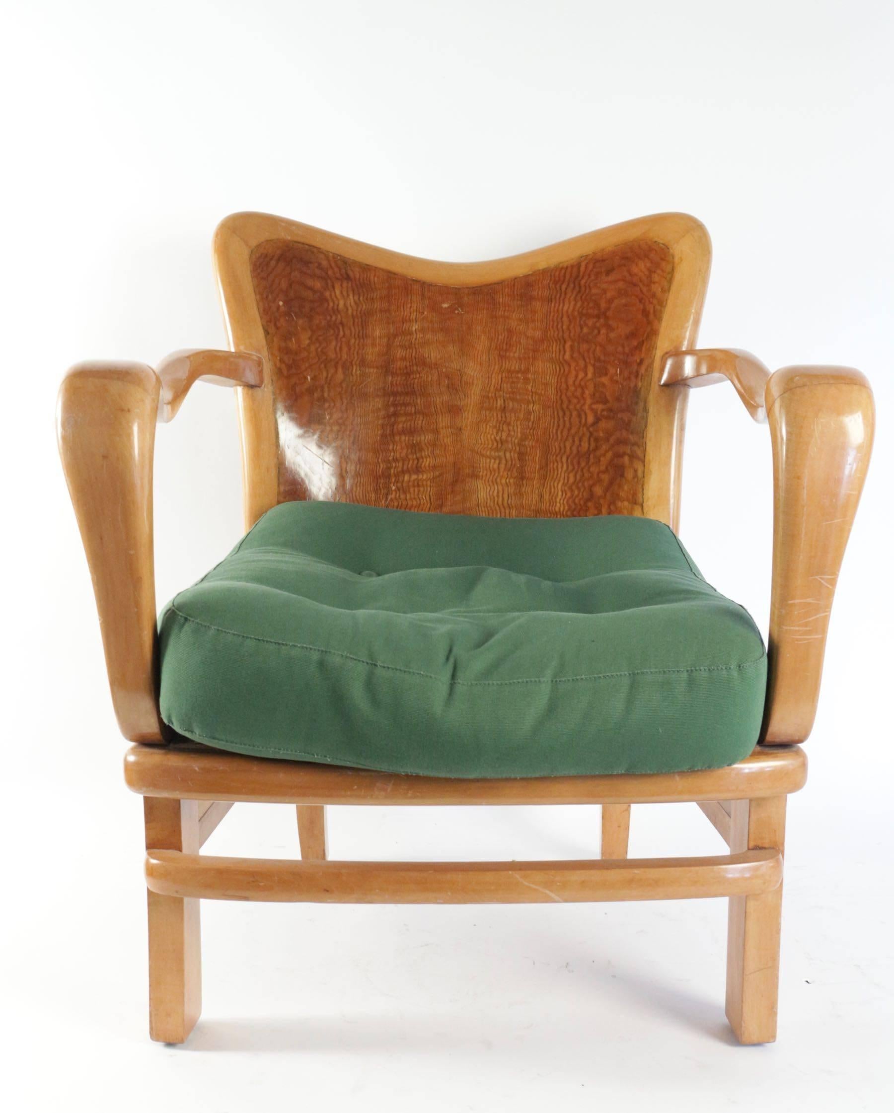 Rare Vittorio Valabrega armchair.
It is in birch and sycamore veneer.
Very nice design for this armchair.
Italy, circa 1920.
Measures: Height. 76 cm Depth. 63 cm Width. 67 cm
Seat height. 41 cm.