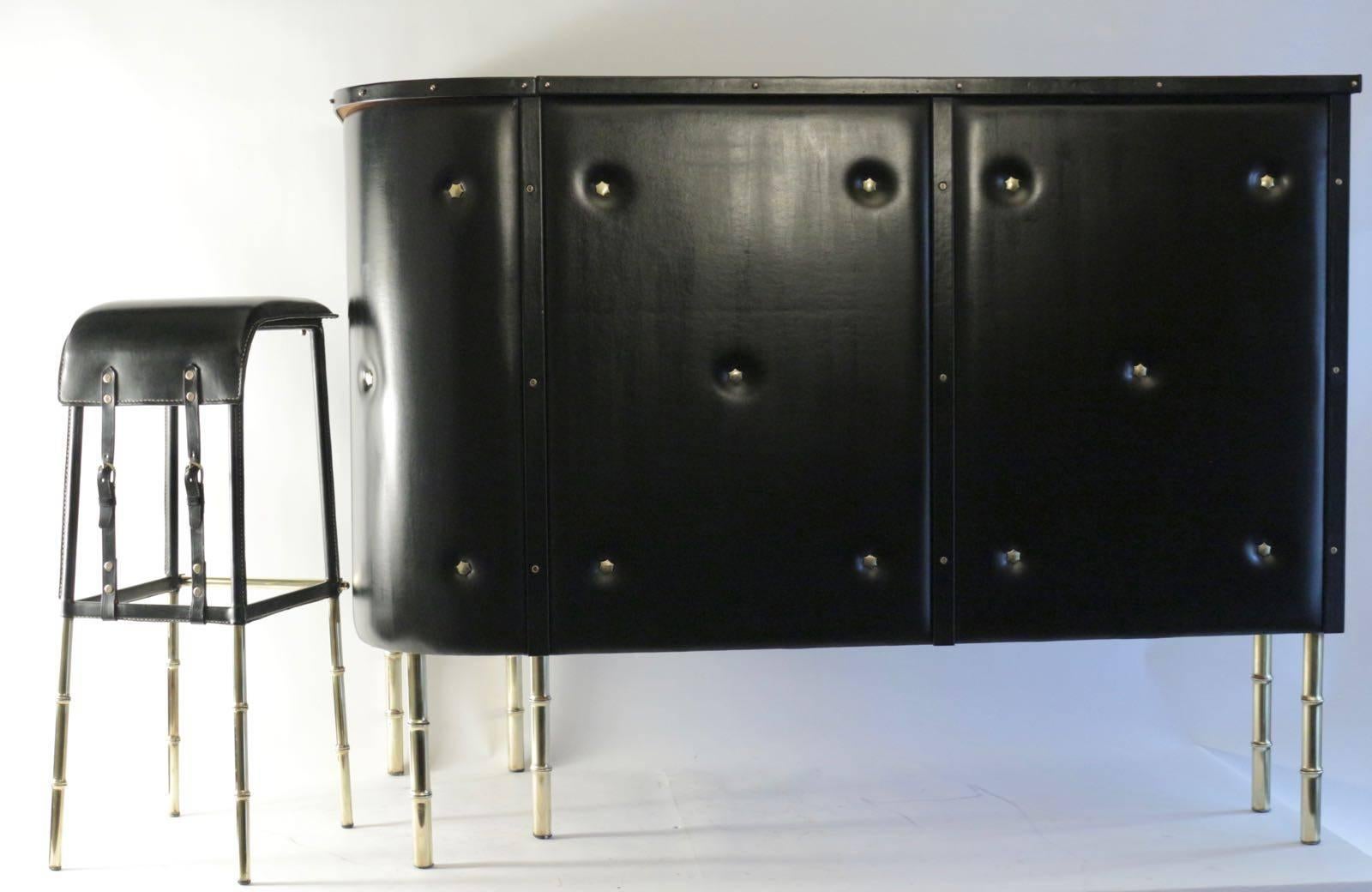 Jacques Adnet black faux leather rare bamboo style's bar decorated with brass stars.
It comes with two black leather rare bamboo style's bar stools.
Great vintage condition.

Dimensions of the bar: 
Longest side 151 cm, smallest side: 81 cm