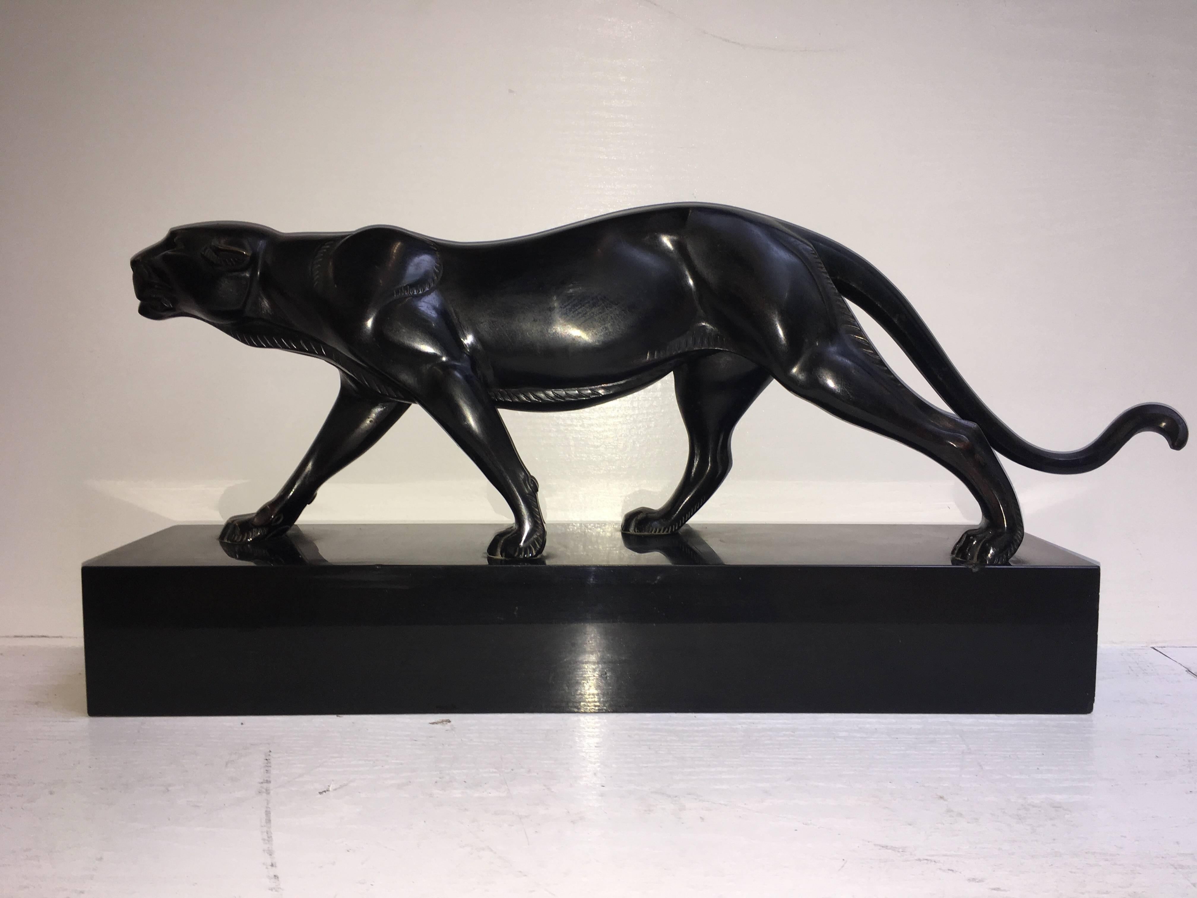 Art Deco bronze representing a walking black Panthere by Louis Albert Carvin
Bronze with a black patina on a thick black Belgium marble.
Two small lacks on the marble (cf photos)
Signed “L.Carvin”
circa 1930
Dimensions: Width 56 cm, height 25,