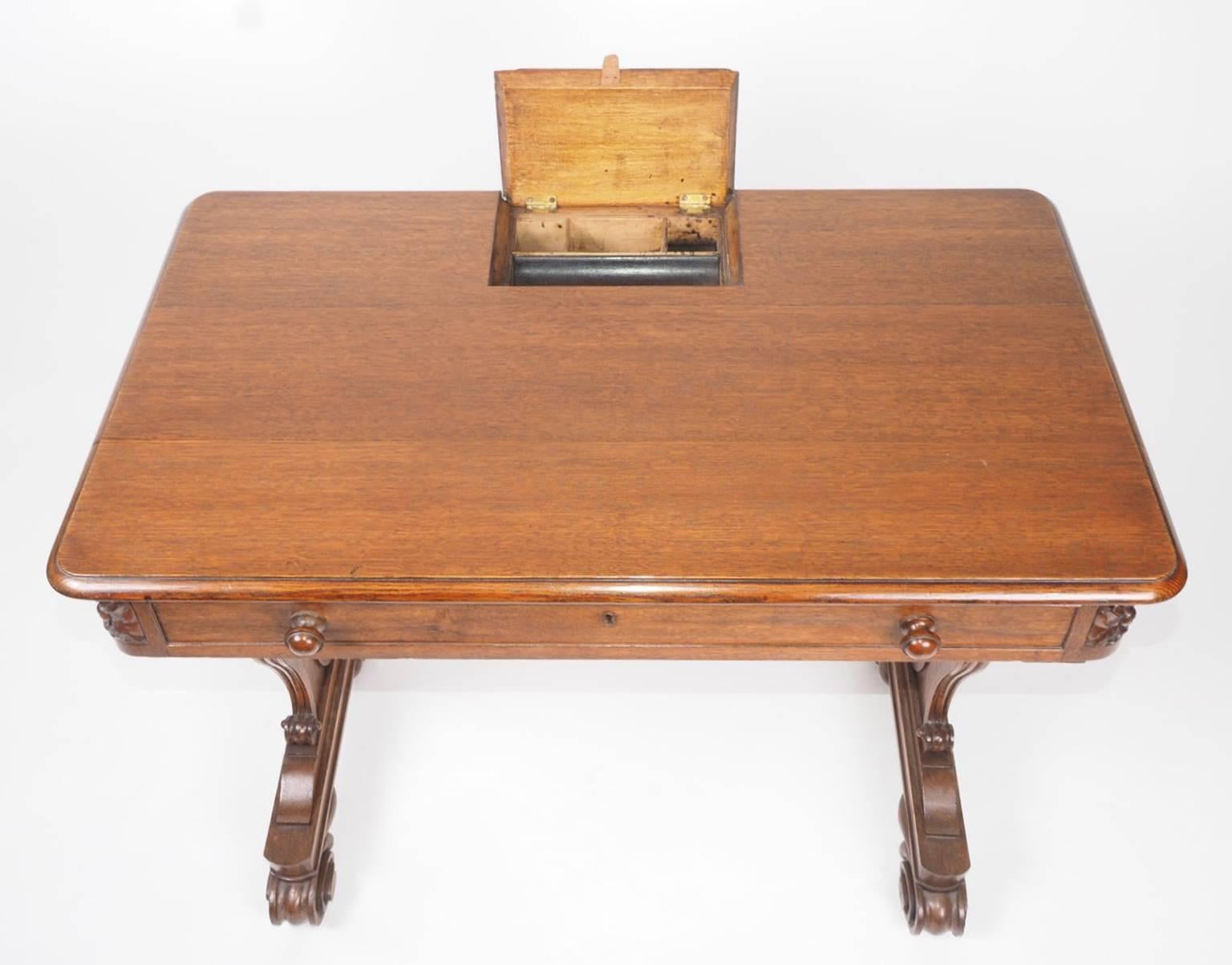 Oak Chamber Writing Table In Excellent Condition For Sale In Fremantle, W.Australia