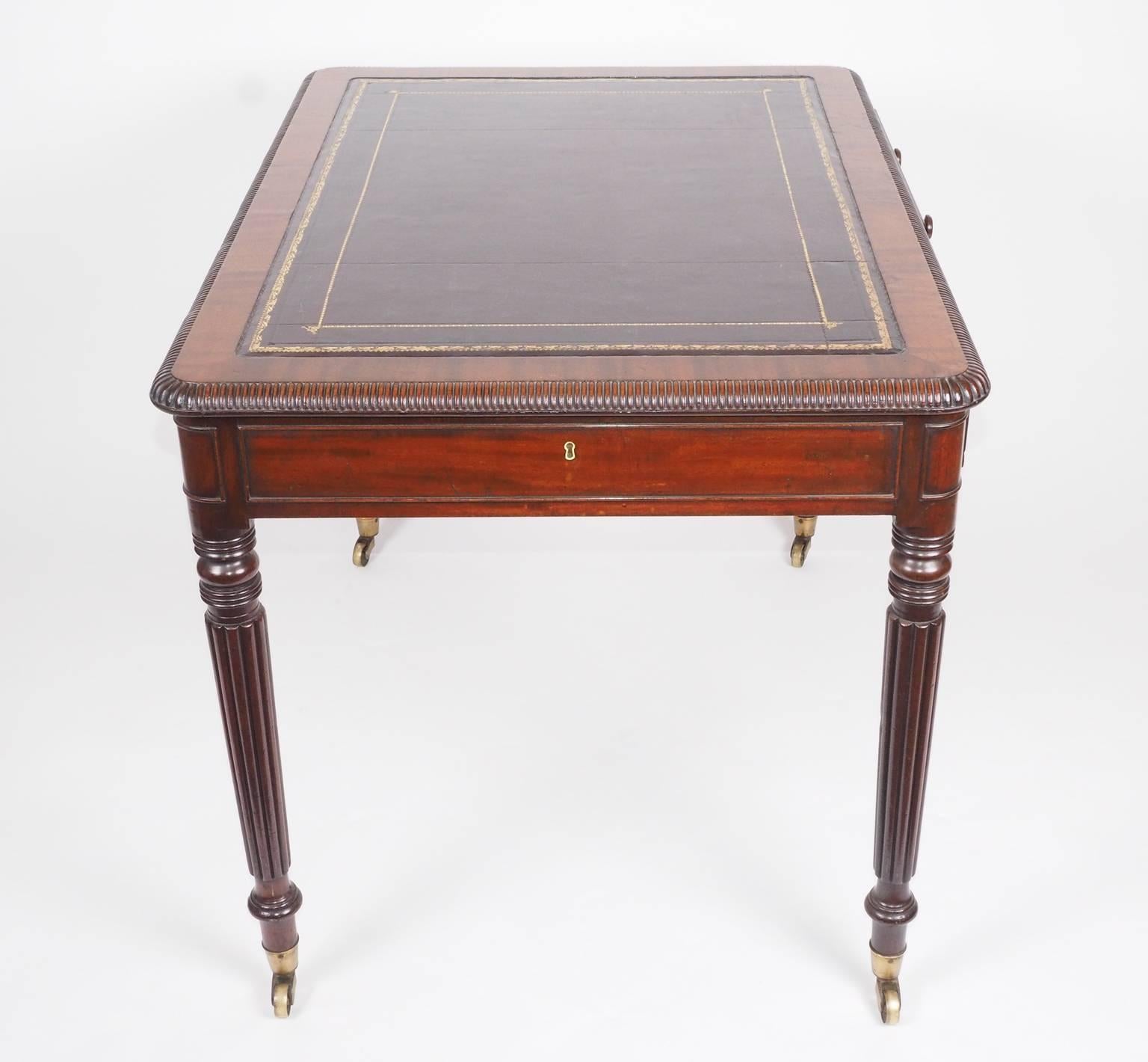 Leather Lined Mahogany Writing Table In Good Condition For Sale In Fremantle, W.Australia