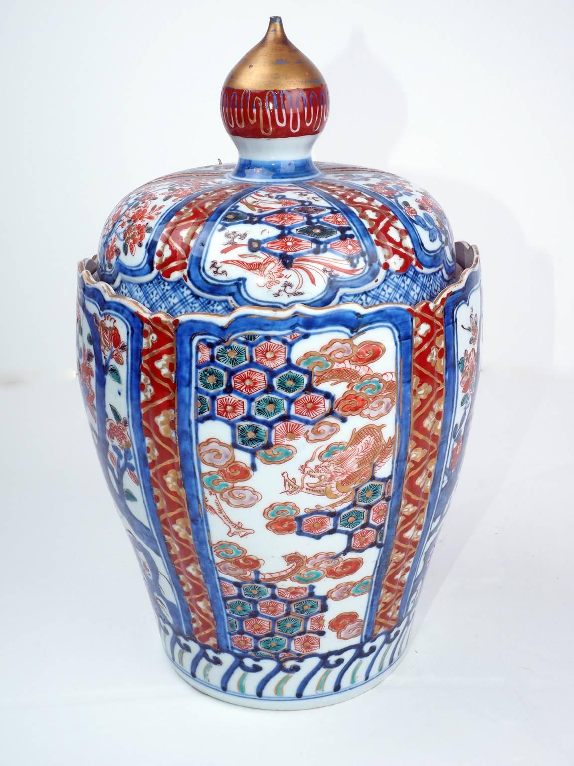 Japanese covered Imari Porcelain vase, circa 1880.