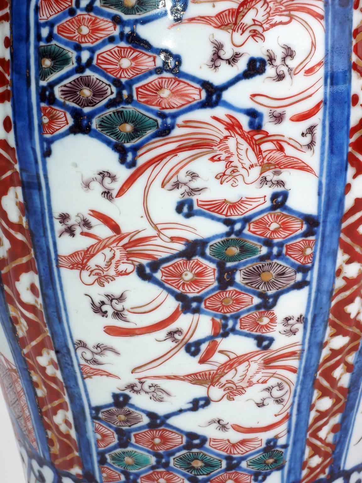 Japanese Imari Porcelain Vase In Excellent Condition For Sale In Fremantle, W.Australia