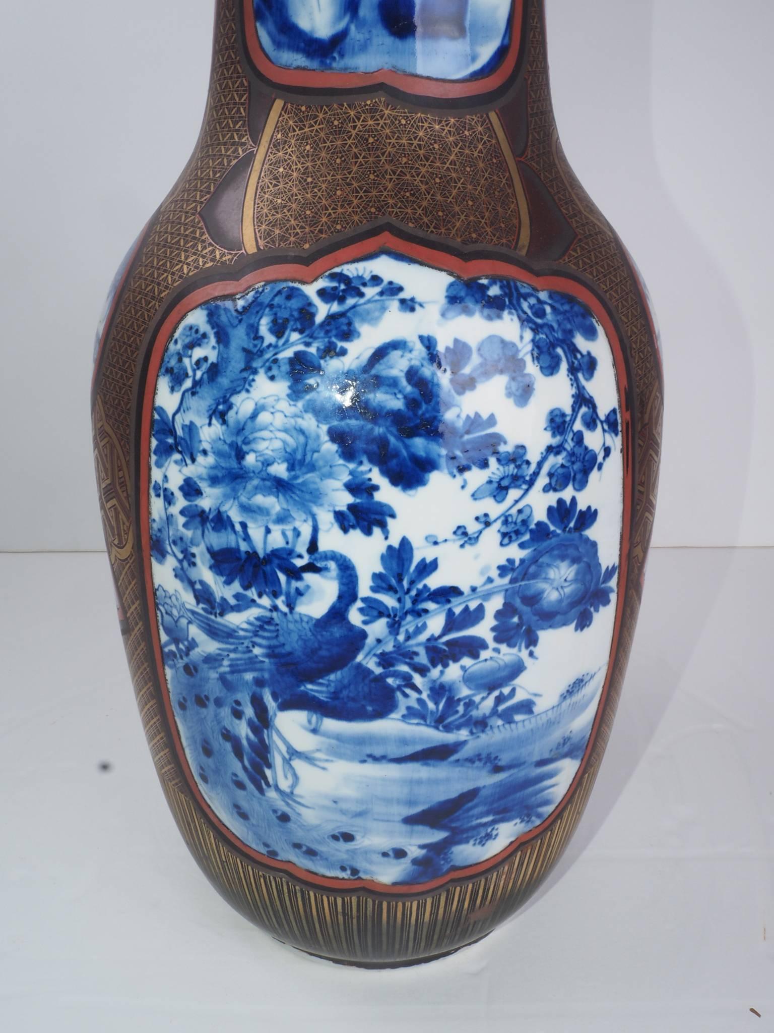 Pair of Japanese Porcelain Vases For Sale 4