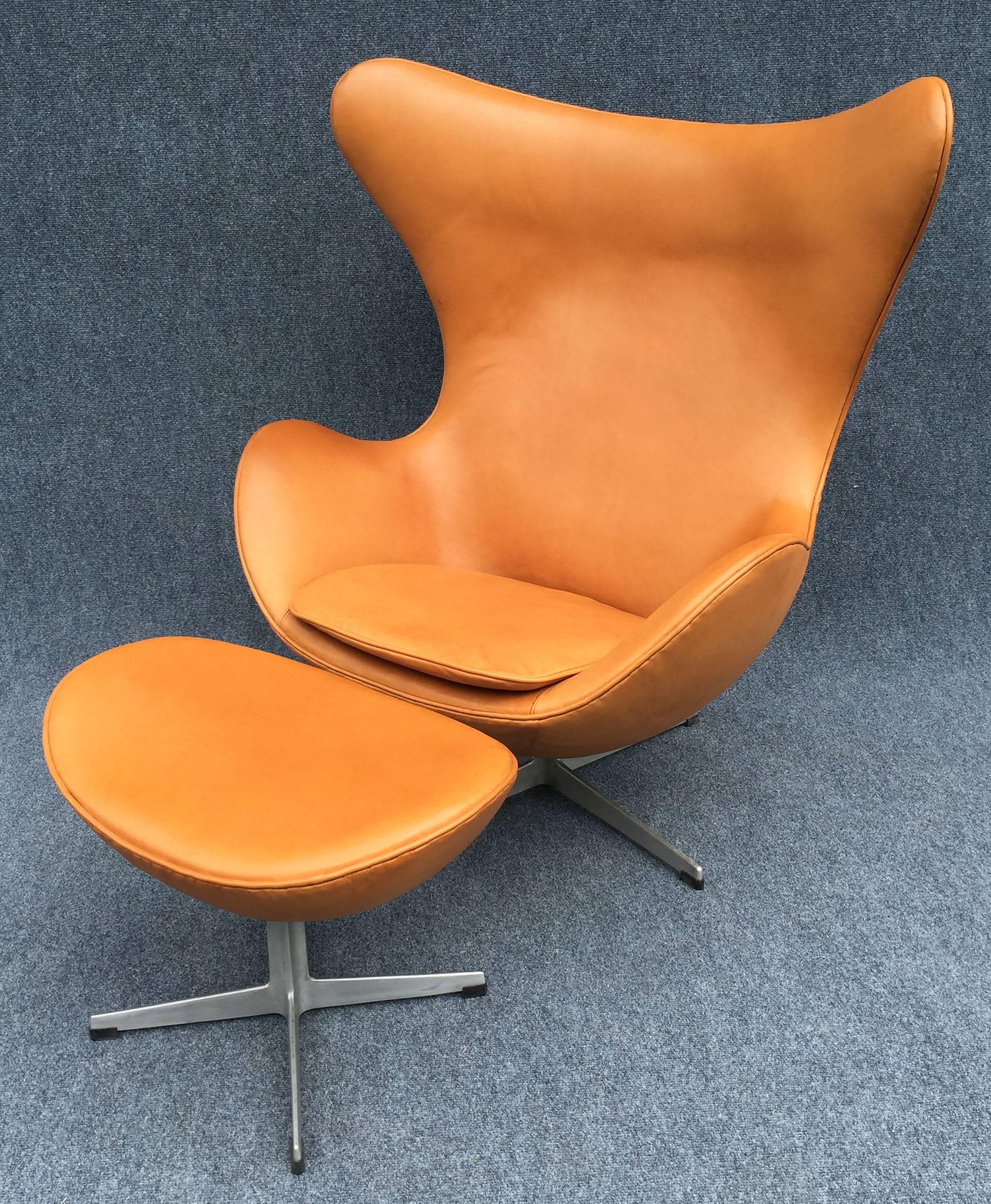 Cognac Leather Egg Chair by Arne Jacobsen for Fritz Hansen In Good Condition In Little Burstead, Essex