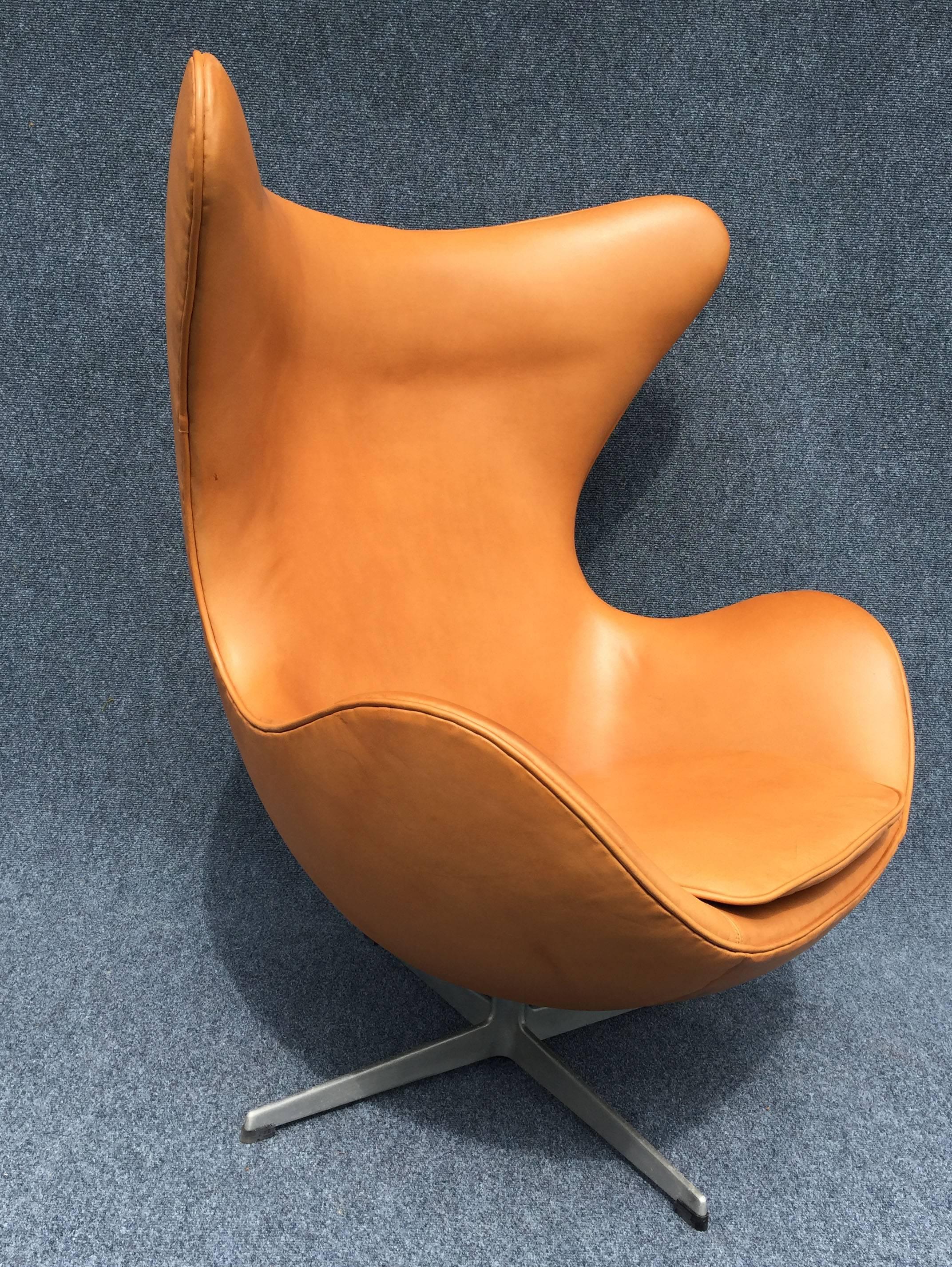 Mid-20th Century Cognac Leather Egg Chair by Arne Jacobsen for Fritz Hansen