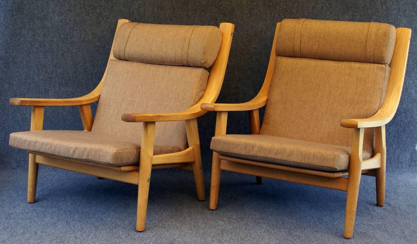 Mid-Century Modern Pair of High Back Oak GE530 Chairs with Ottomans by Hans J. Wegner for GETAMA